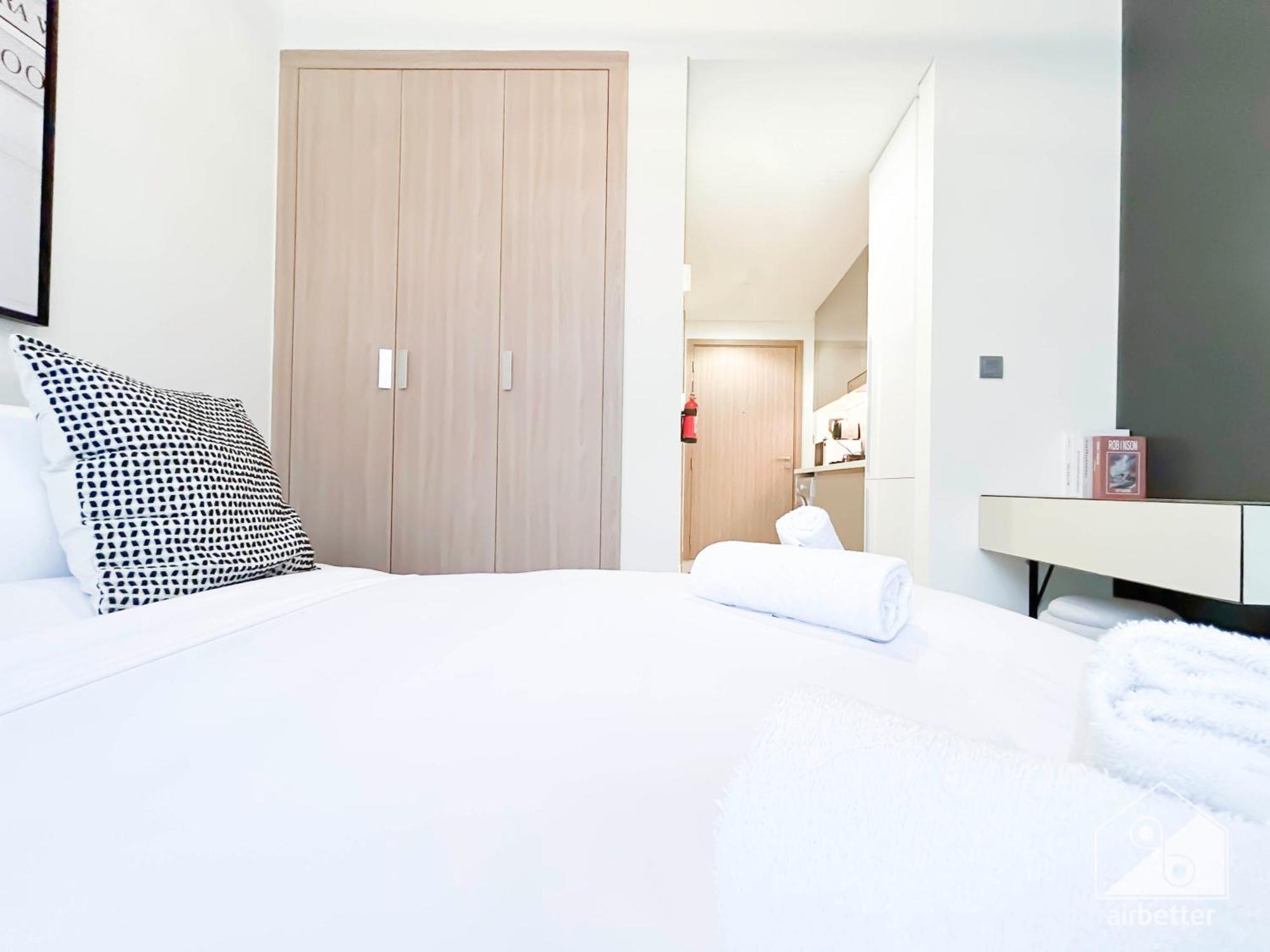 Apartment Bright & Airy With Balcony In Azizi Riviera *