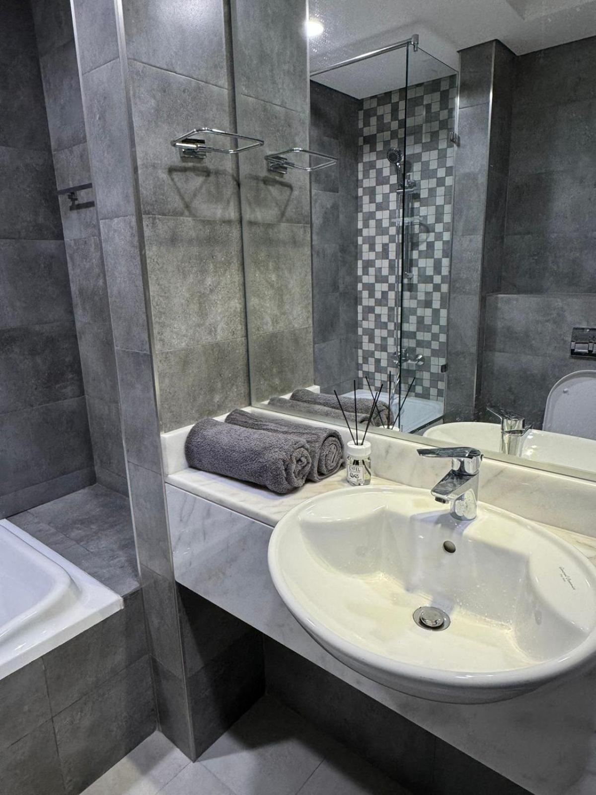 Capsule In Business Bay Near Downtown * Dubai