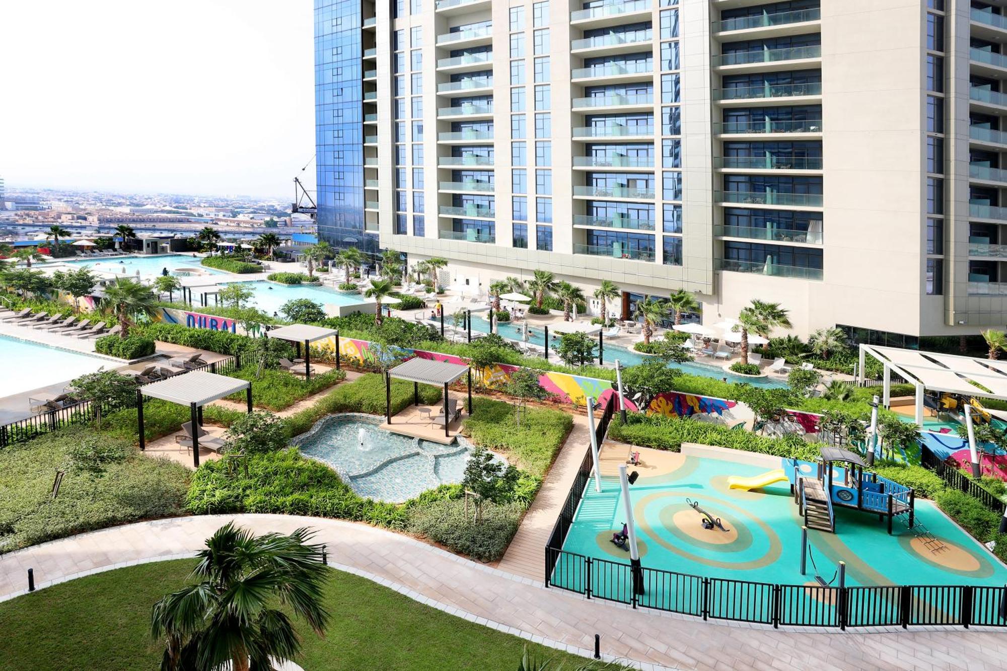 Apartment Brown Stone - Pool & Skyline View Aykon Dubai