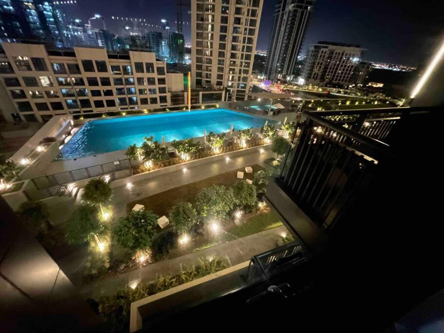 Contemporary 1br With Pool At Creek Harbour Dubai