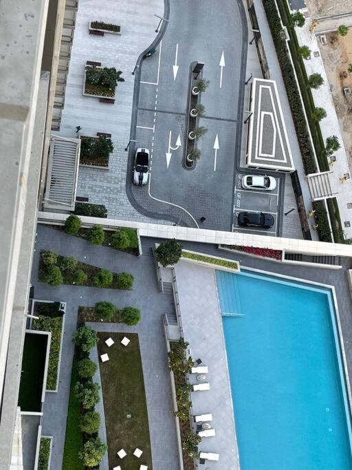 Contemporary 1br With Pool At Creek Harbour
