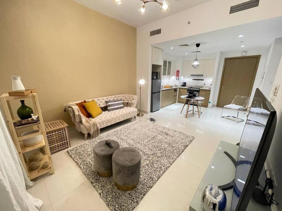 Contemporary 1br With Pool At Creek Harbour