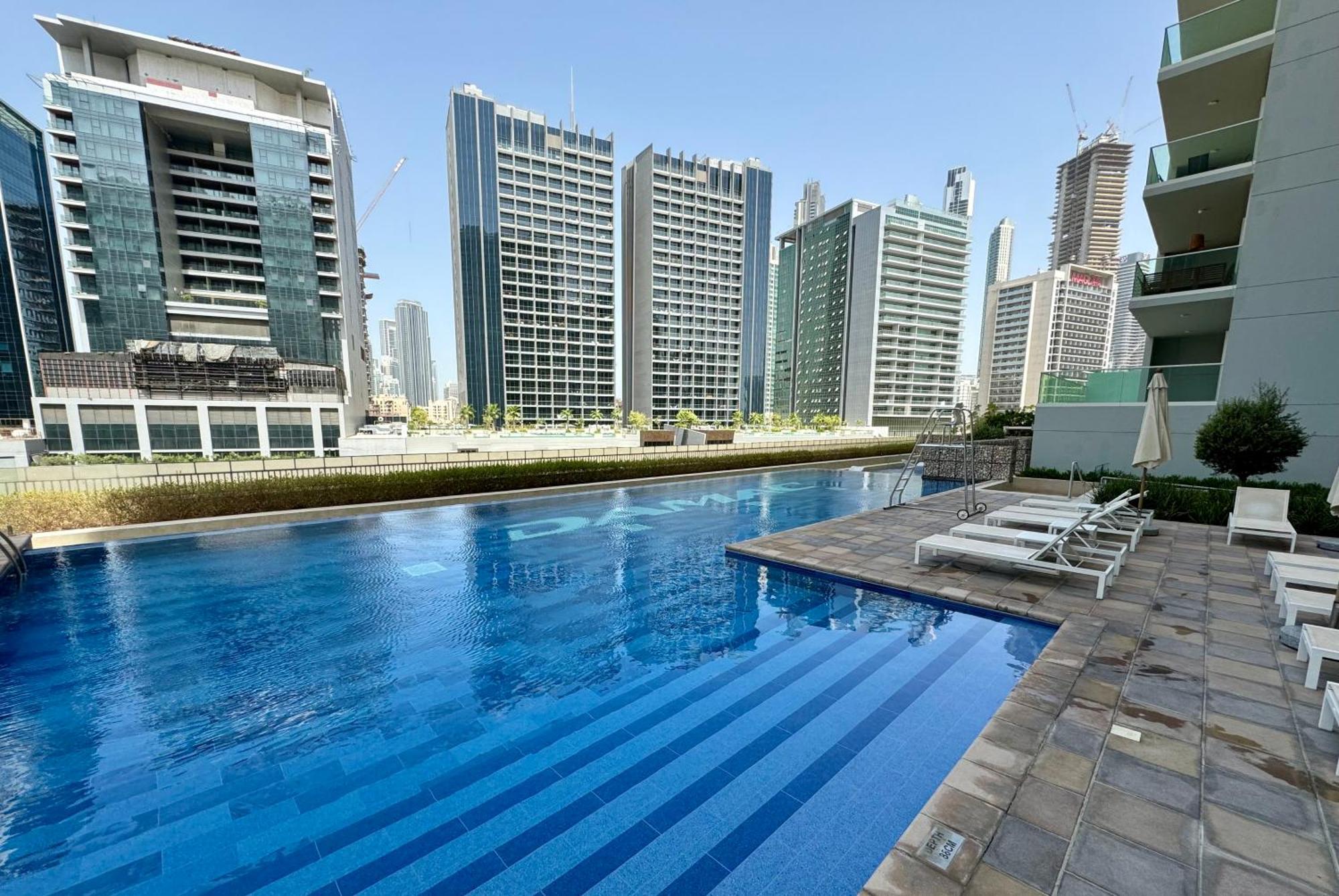 Stunning Canal Views L Sleeps 6 Apartment Dubai