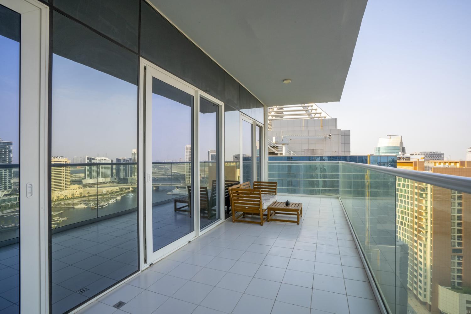 Apartment Stunning Canal Views L Sleeps 6 Dubai