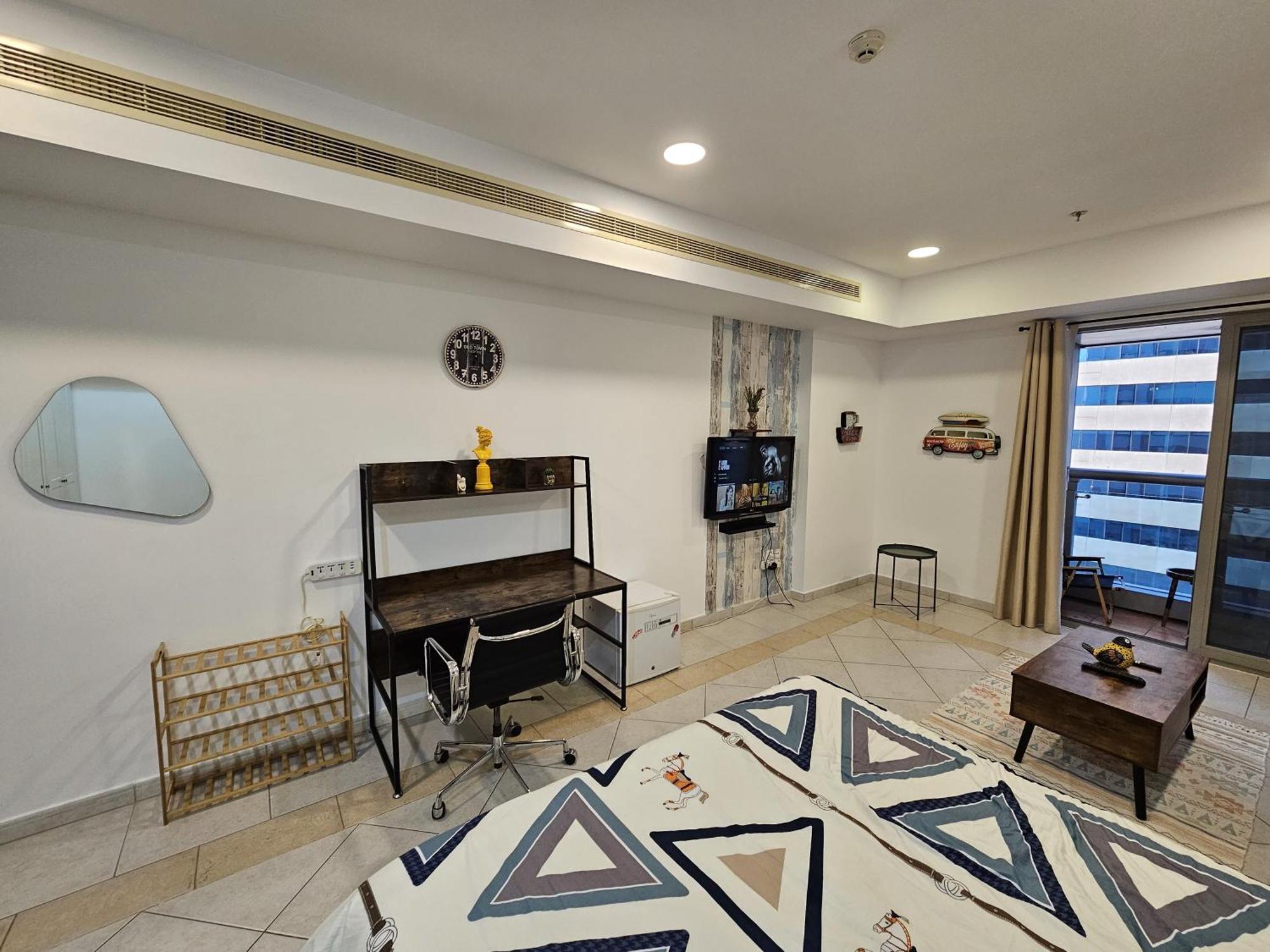 Super Host At Highest Residential Tower In The World, Private In A Shared Dubai