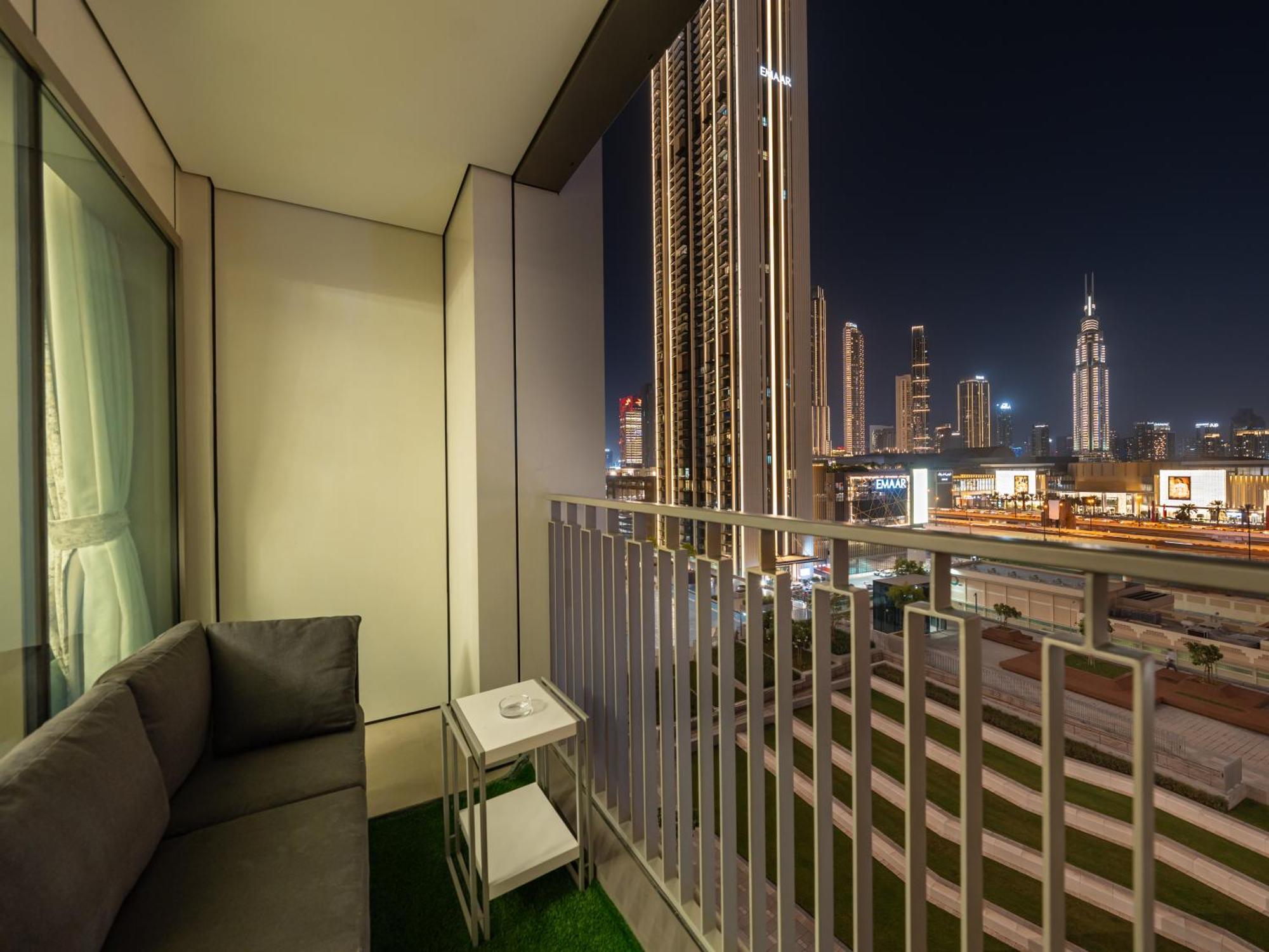 2br Burj Khalifa Fireworks View