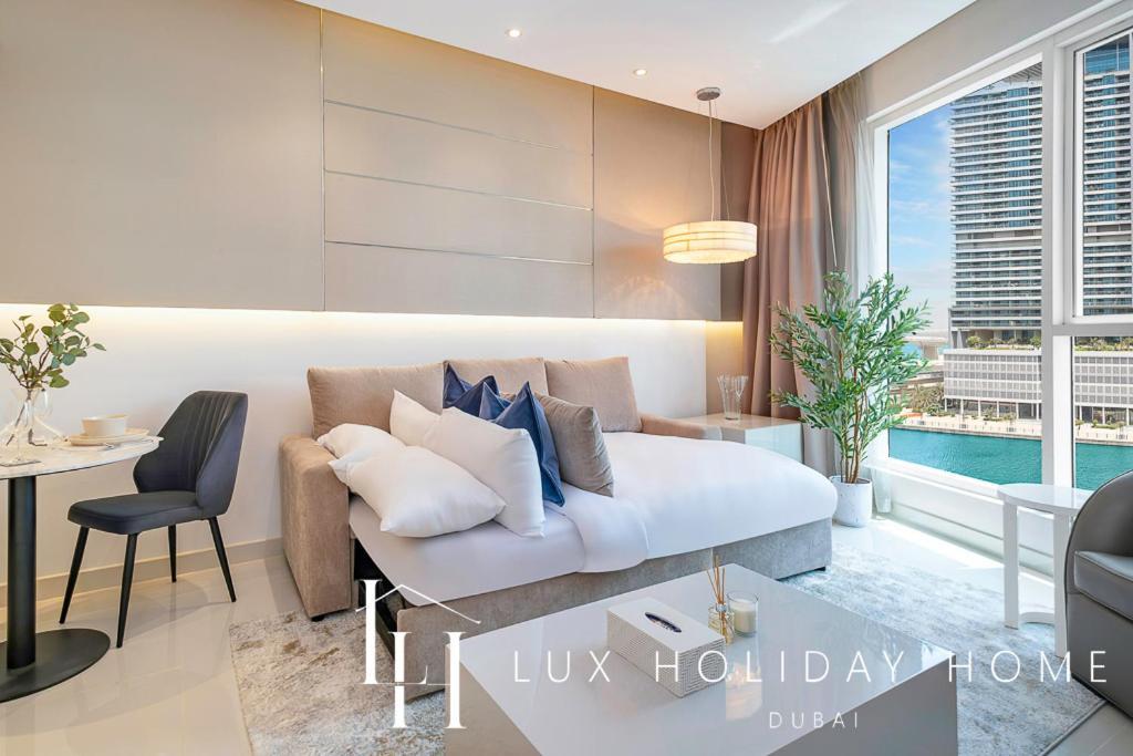 Lux The Voleo Canal View