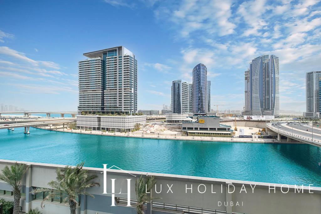 Lux The Voleo Canal View Apartment Dubai