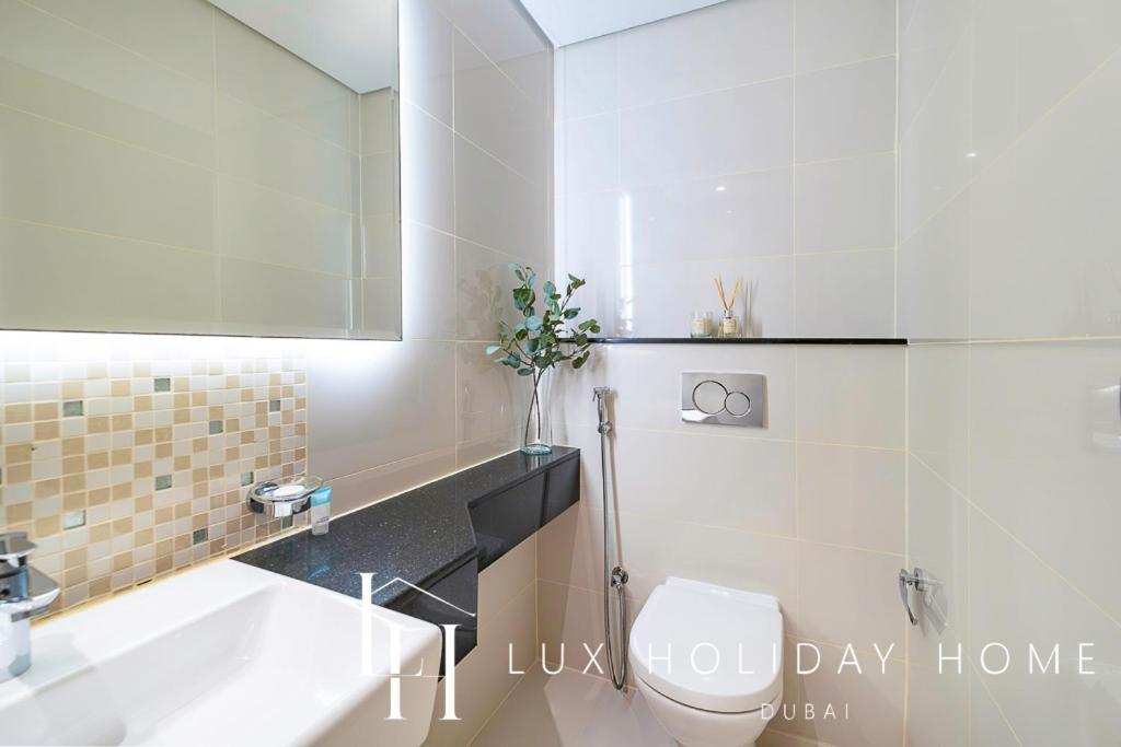 Lux The Voleo Canal View Apartment Dubai