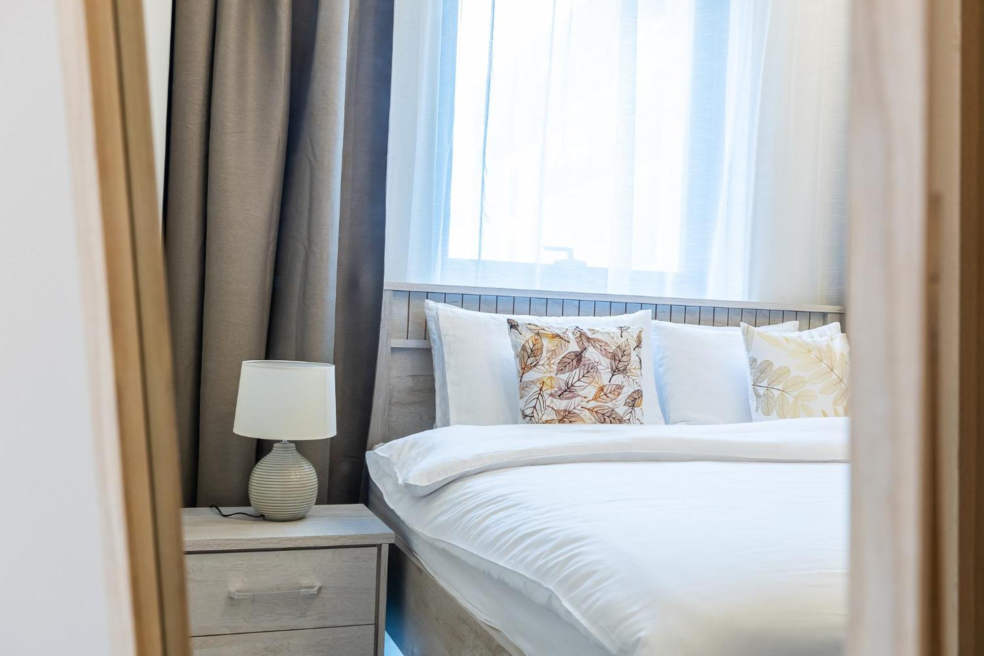 Exquisite 1Bdr Apartment In Creek With Pool View Dubai