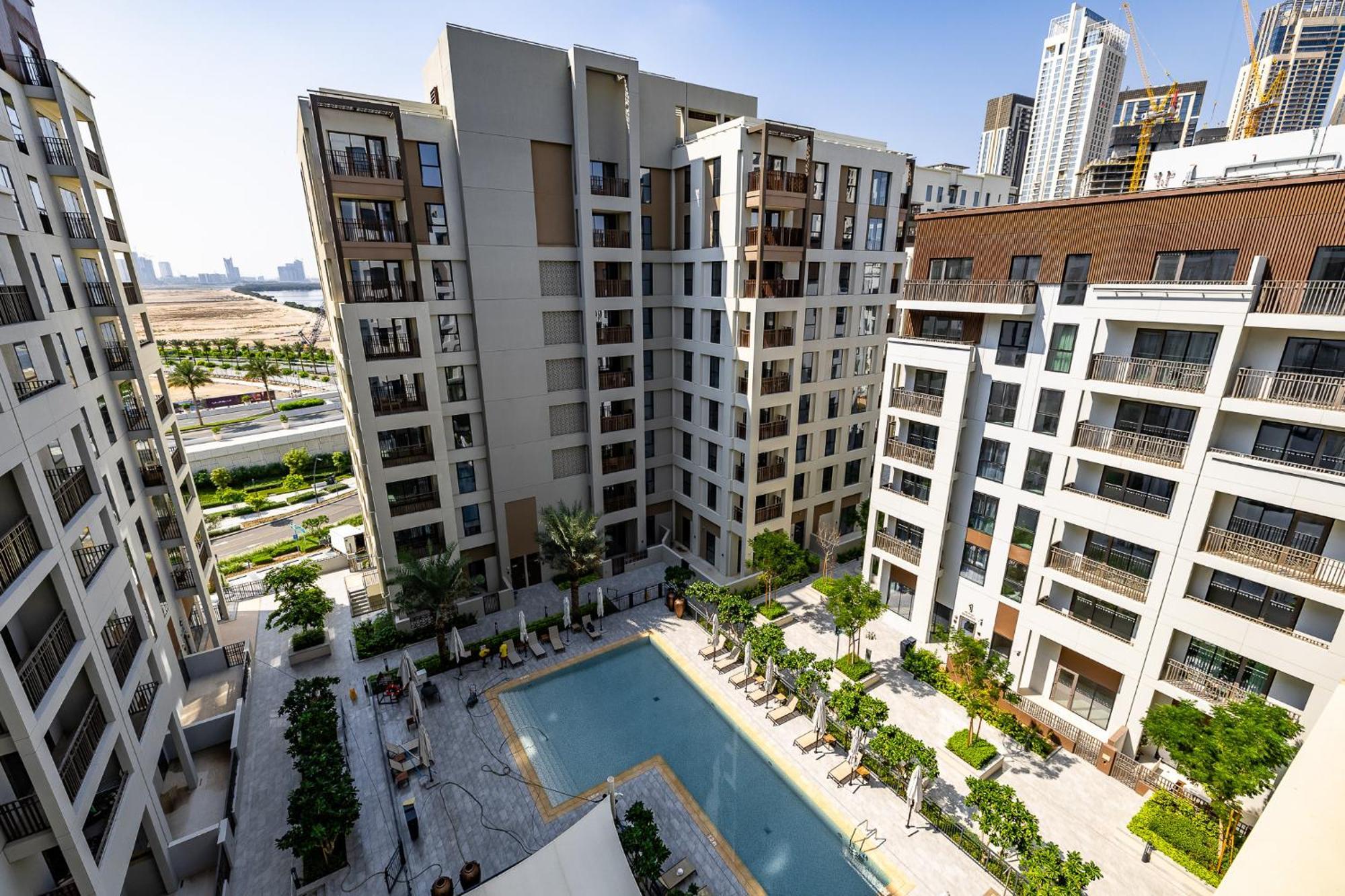 Exquisite 1Bdr Apartment In Creek With Pool View
