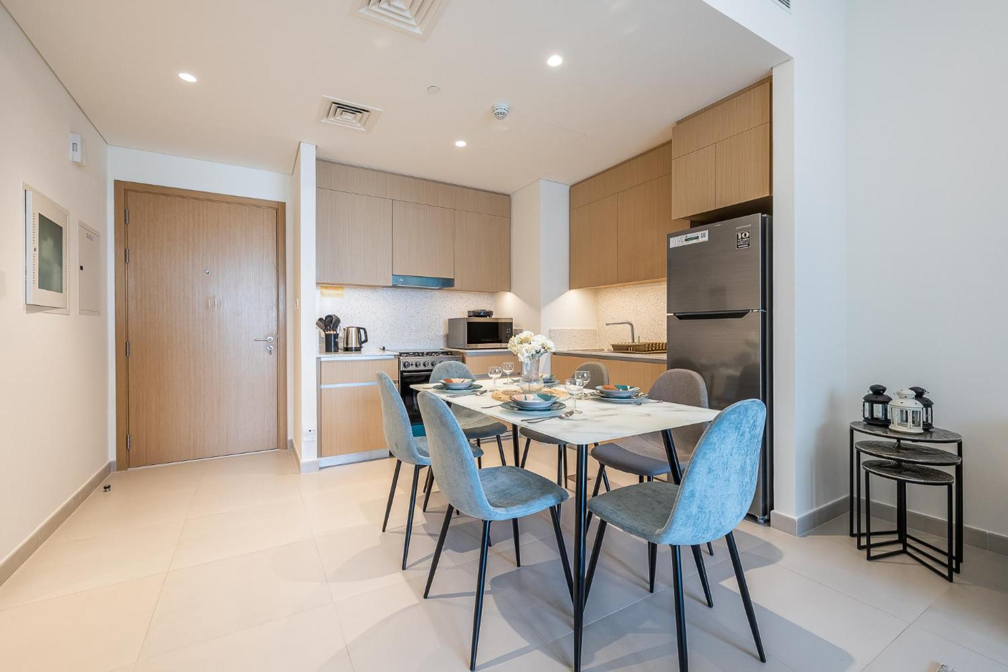 Exquisite 1Bdr Apartment In Creek With Pool View