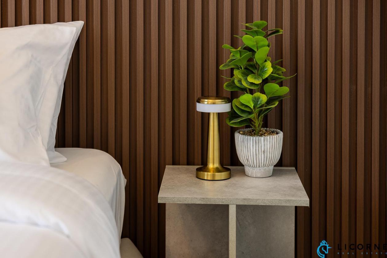 Apartment Floor Urban Oasis Steps From Mall - 1br In Downtown Views Ll, Tower 1 Dubai
