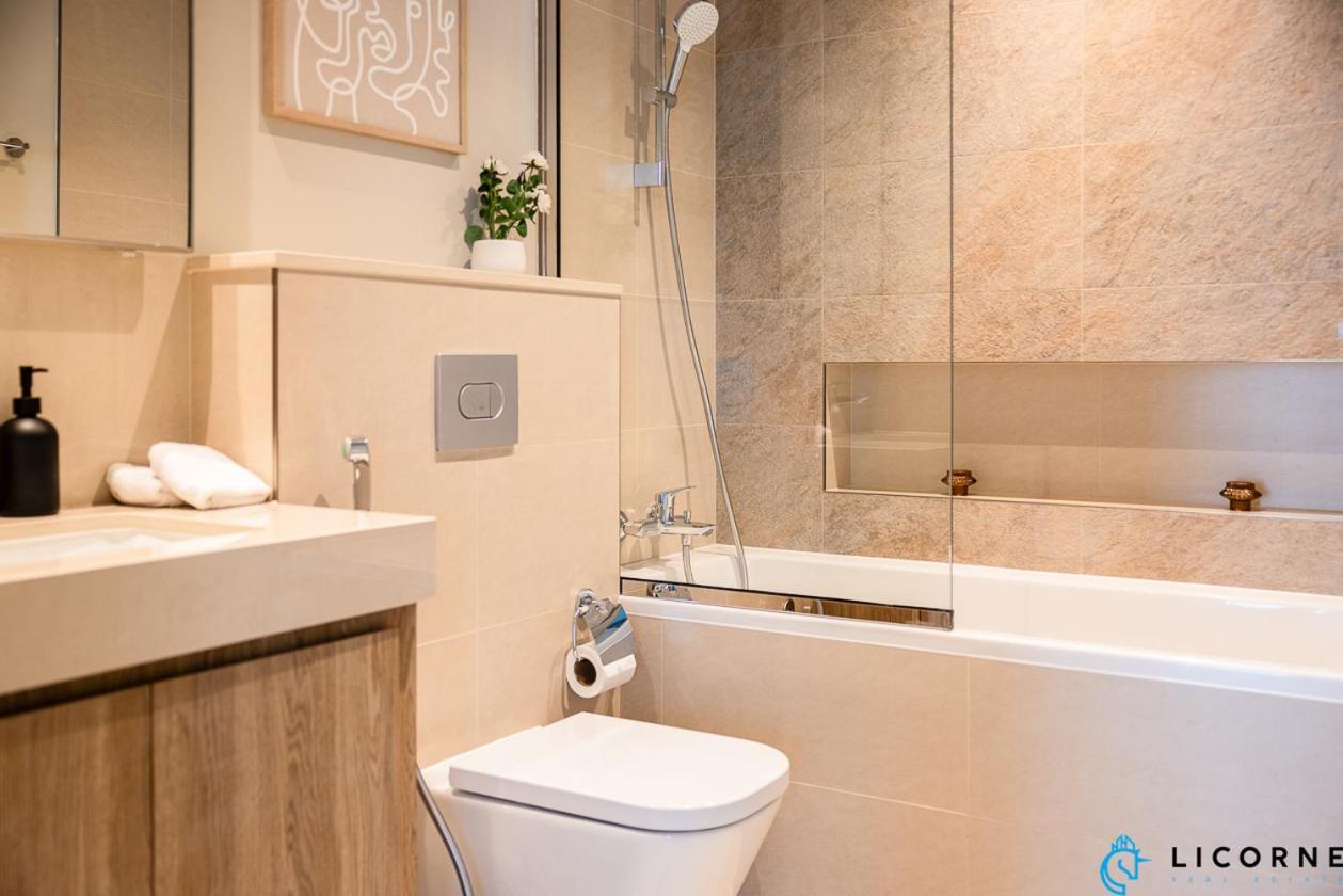 Floor Urban Oasis Steps From Mall - 1br In Downtown Views Ll, Tower 1 Dubai