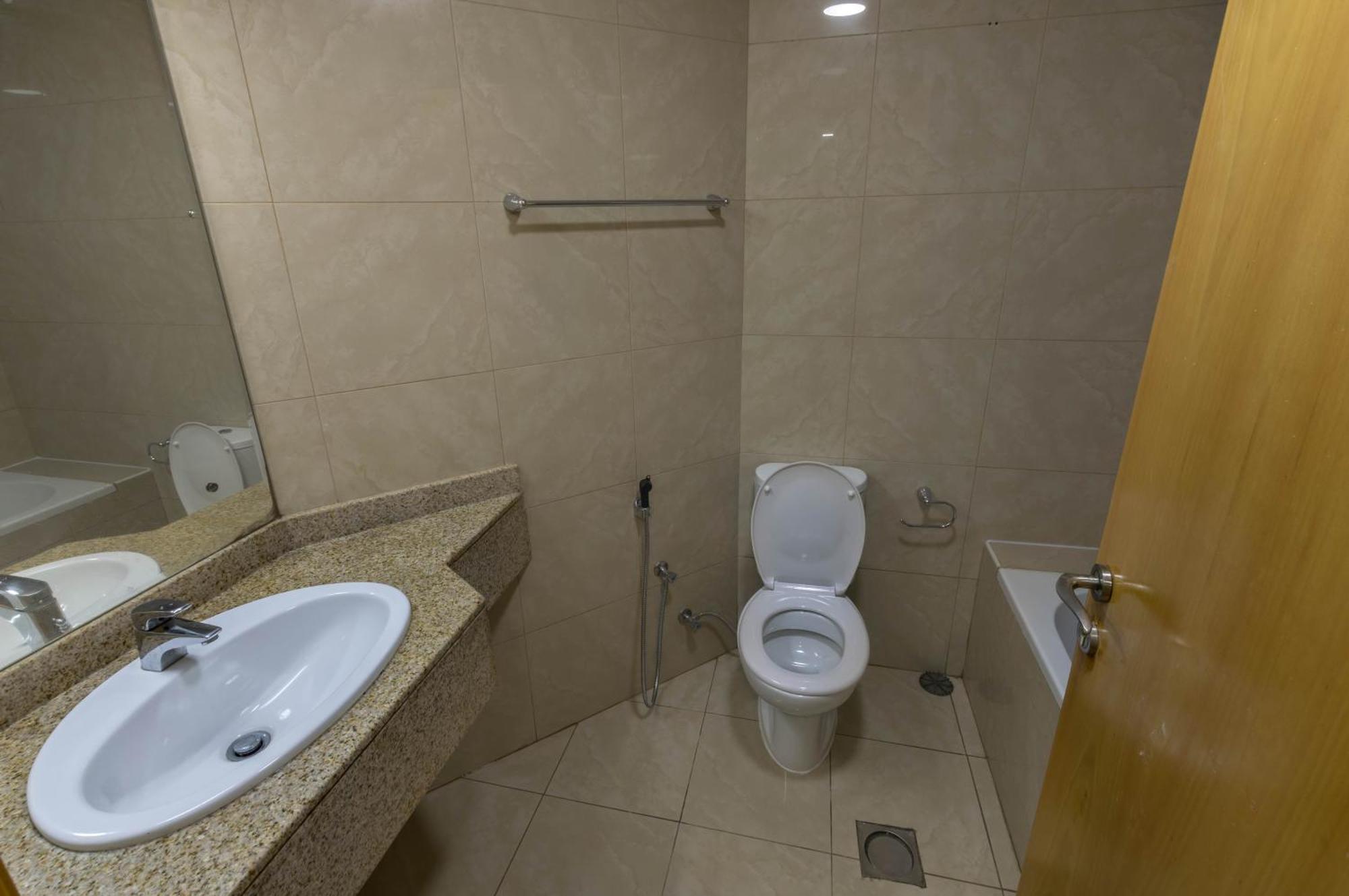 Apartment Lovely Spacious For Ladies In Marina للفتيات فقط Dubai