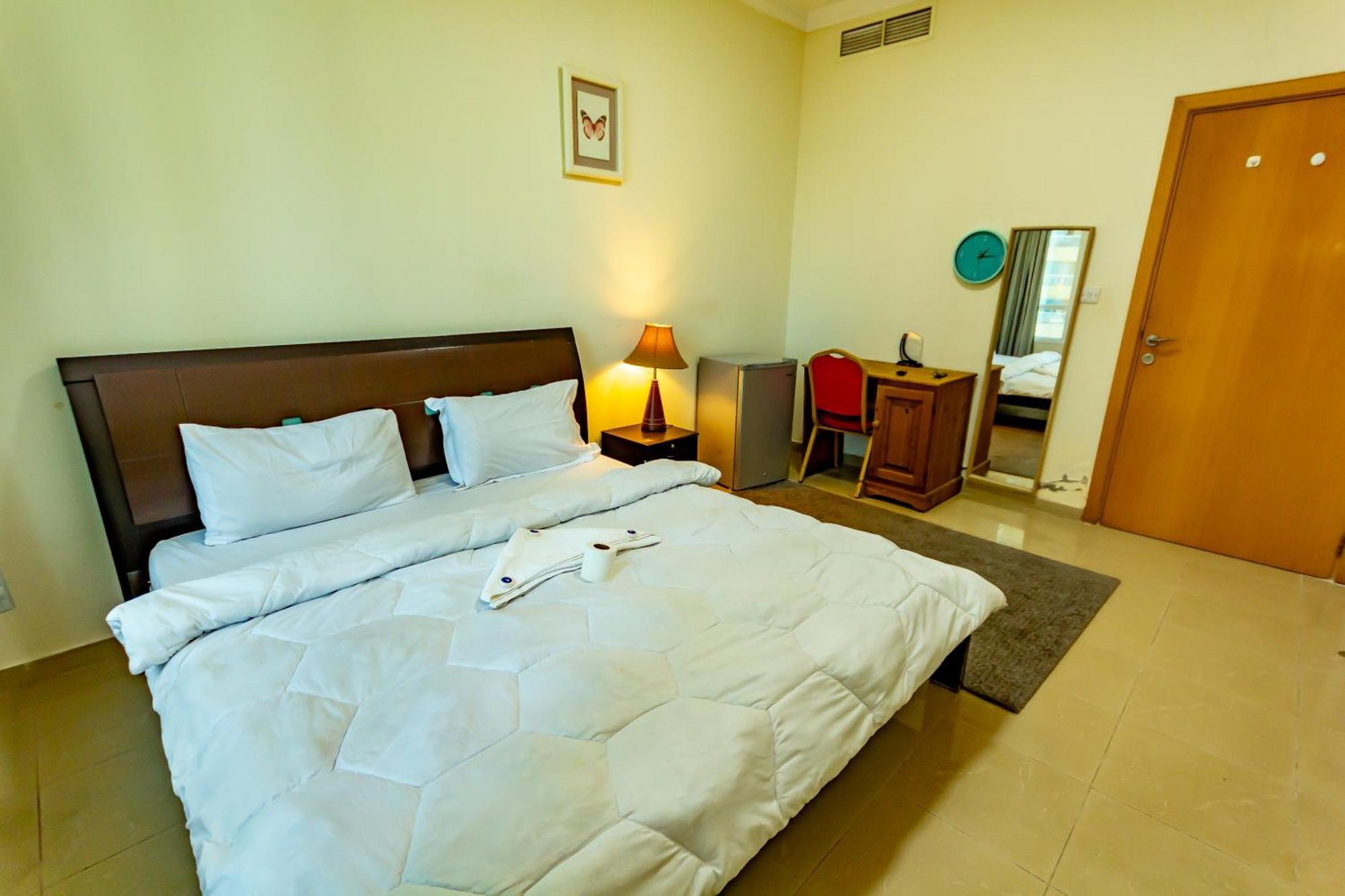 Apartment Lovely Spacious For Ladies In Marina للفتيات فقط *