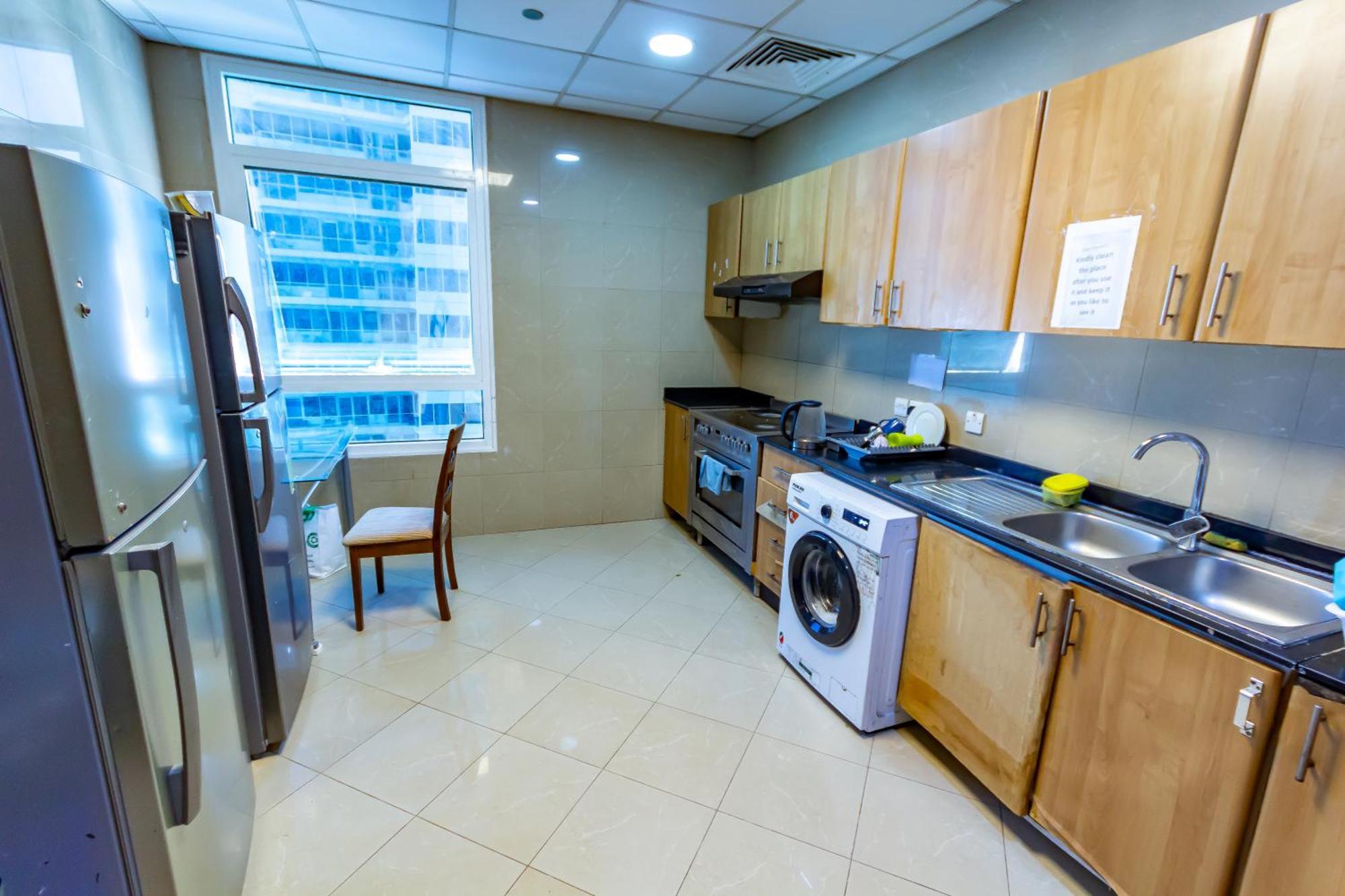 Lovely Spacious For Ladies In Marina للفتيات فقط Apartment Dubai