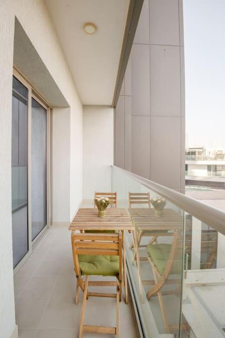 Modern Sobha Building Partial Burj Khalifa View Daire
