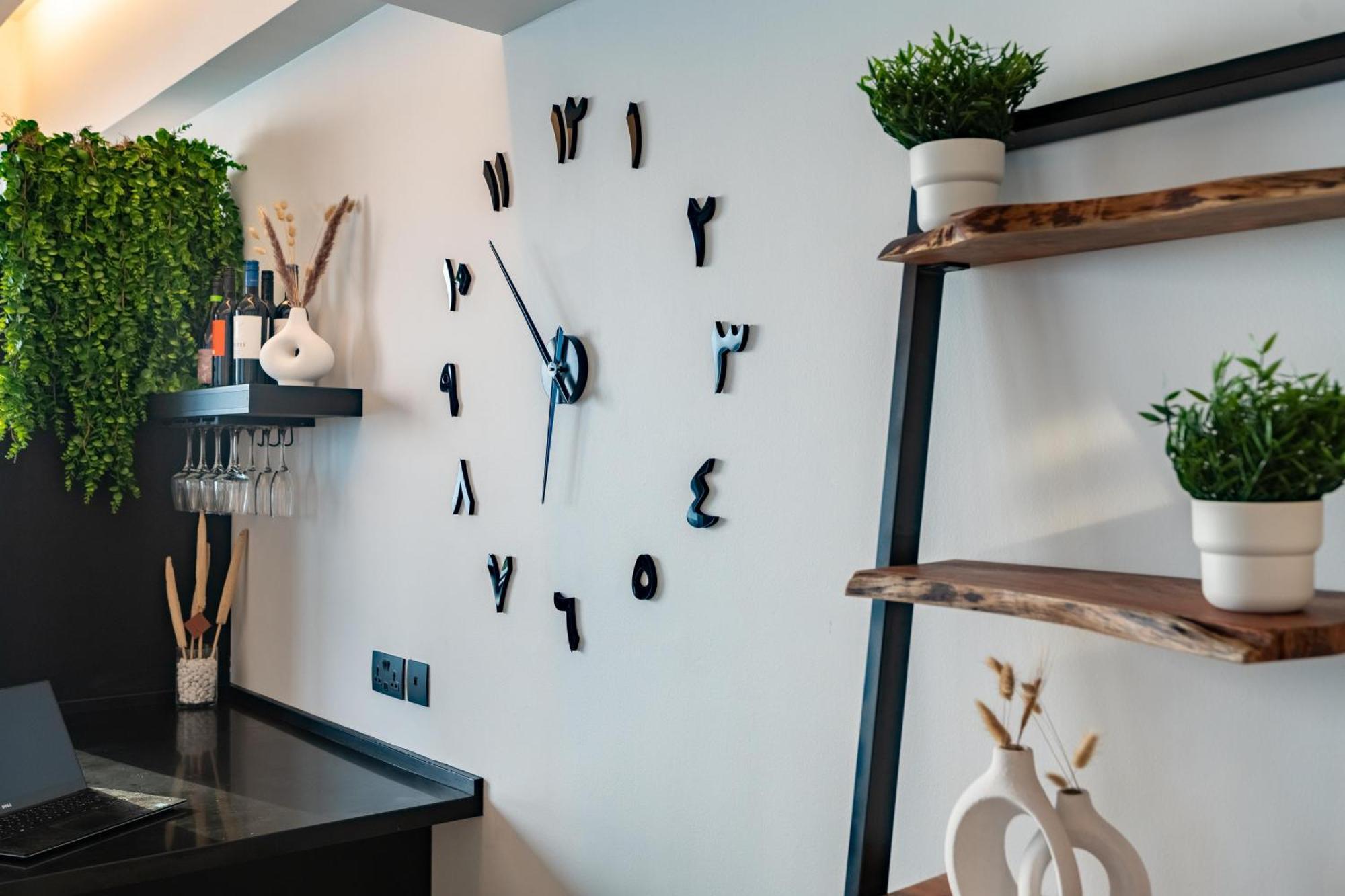 Apartment The Luxe Marina Experience - Stylish 2br With Sweeping Balcony Views For Total Relaxation