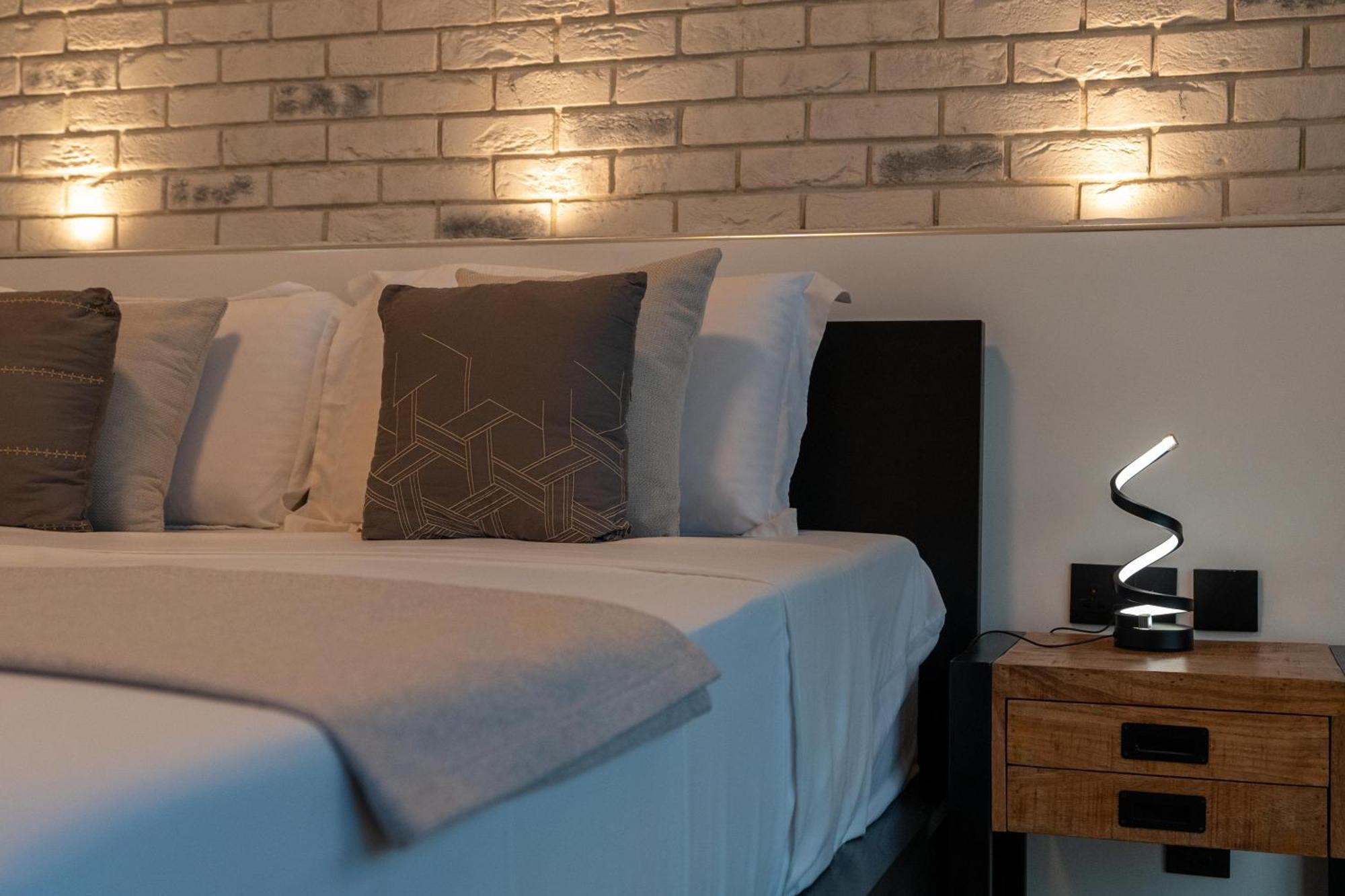 Apartment The Luxe Marina Experience - Stylish 2br With Sweeping Balcony Views For Total Relaxation