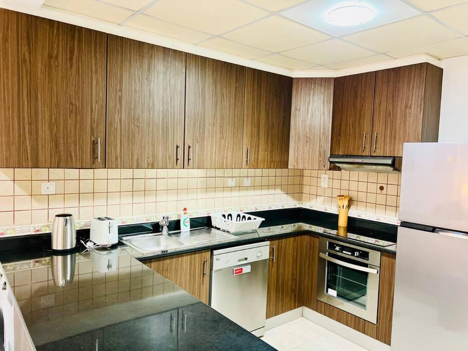 Daire 1 Bedroom Flat, Luxury Amenities, Opp & Club With Free Parking In Marina Dubai