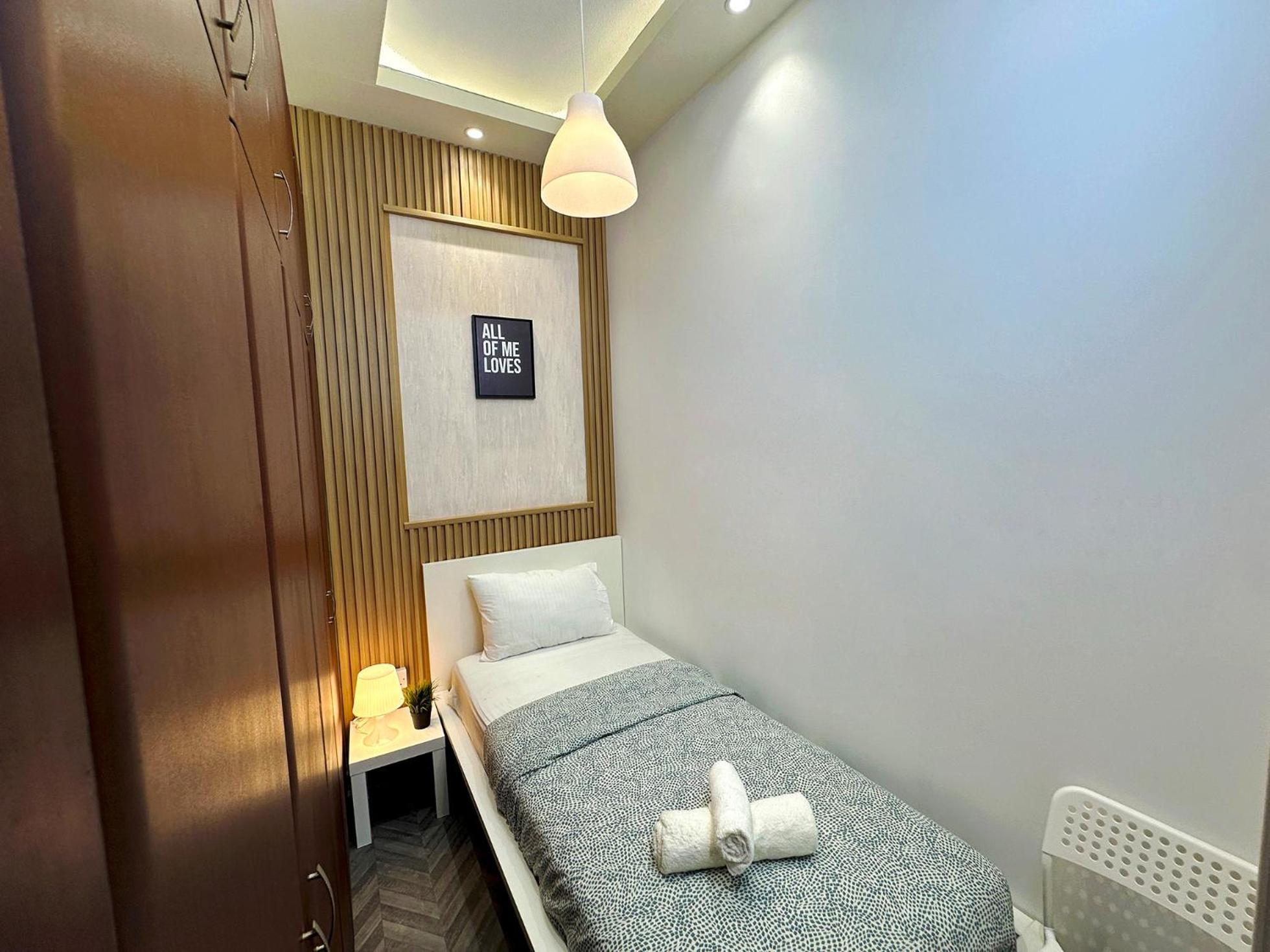 Canvas Partition In Barsha Heights Near Metro Homestay *