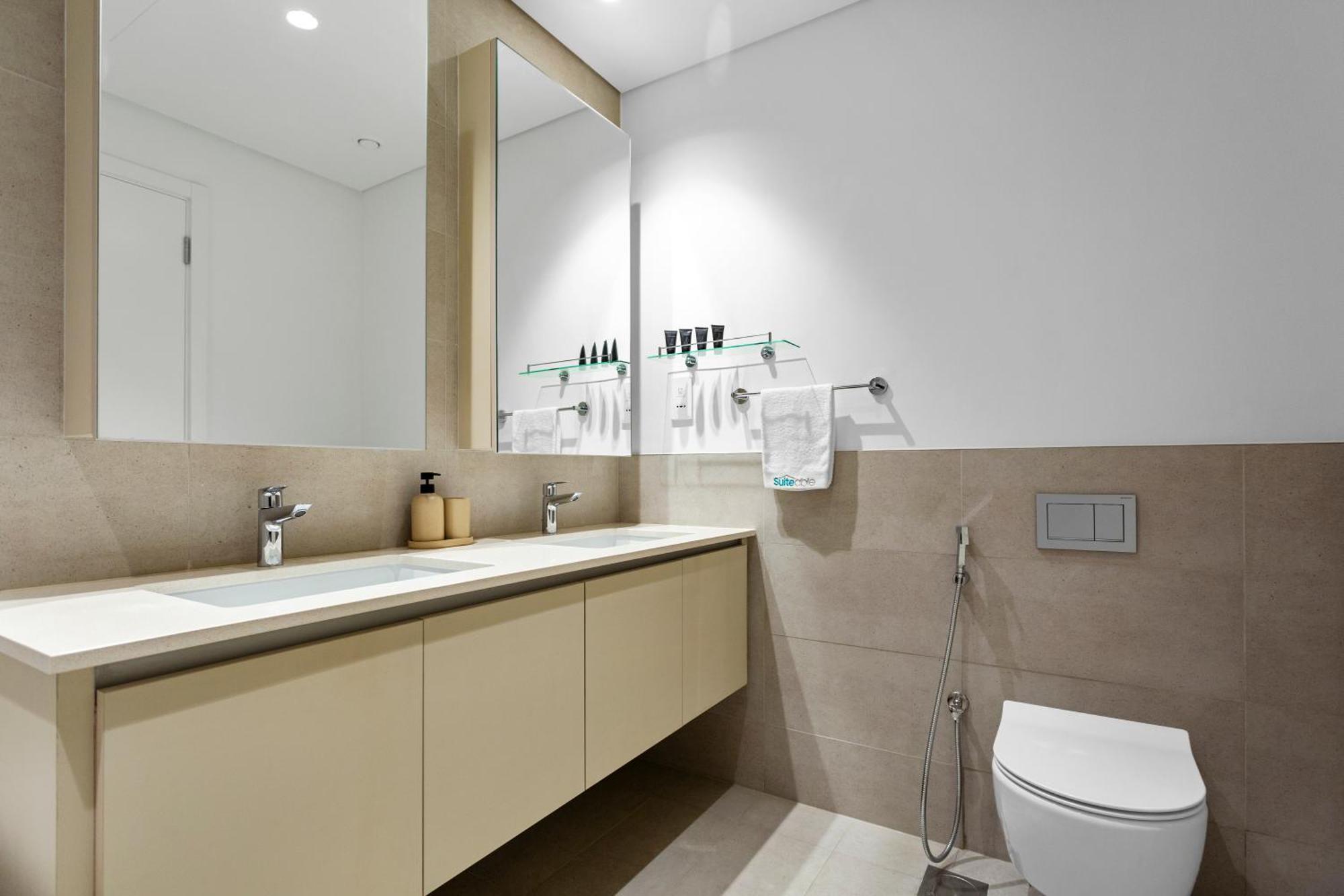 Luxury Living 2 Bedroom In Creek Harbour Apartment *