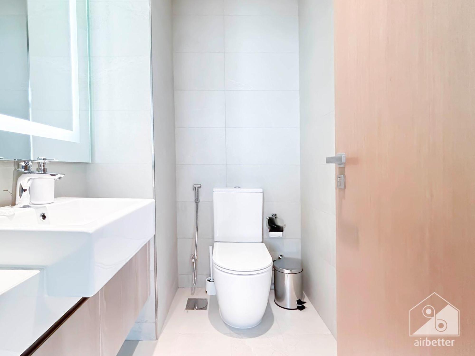 Apartment Cozy 1br With Balcony & Views In Azizi Fawad *