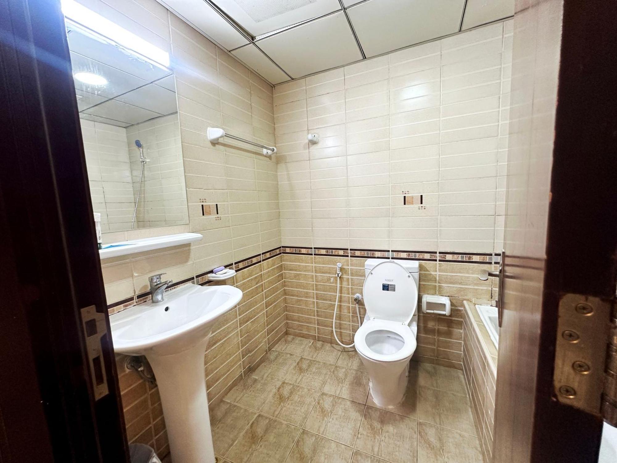 Quiet Partition In Tecom Barsha Heights Pansiyon Dubai