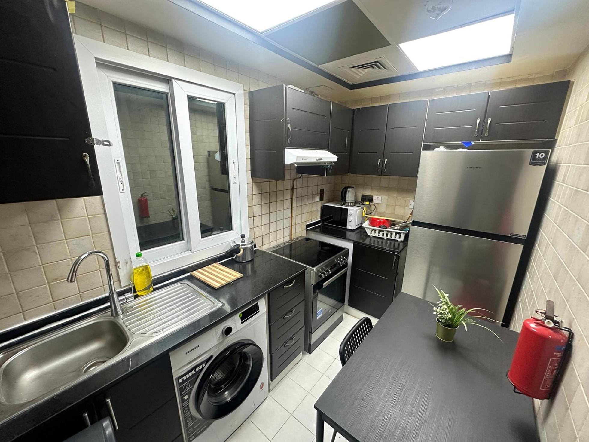 Partition In Al Seef Near Burjuman Metro Pansiyon *