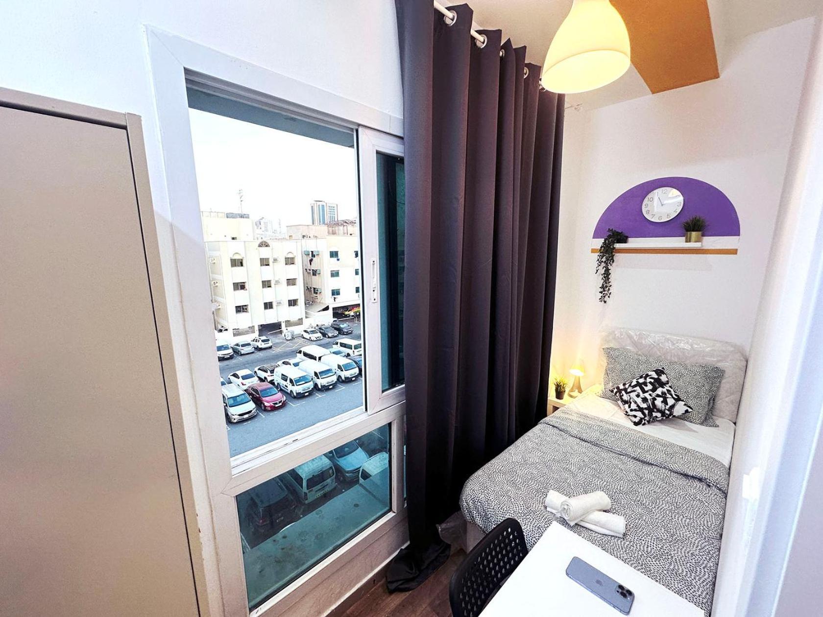 Partition In Al Seef Near Burjuman Metro Pansiyon *