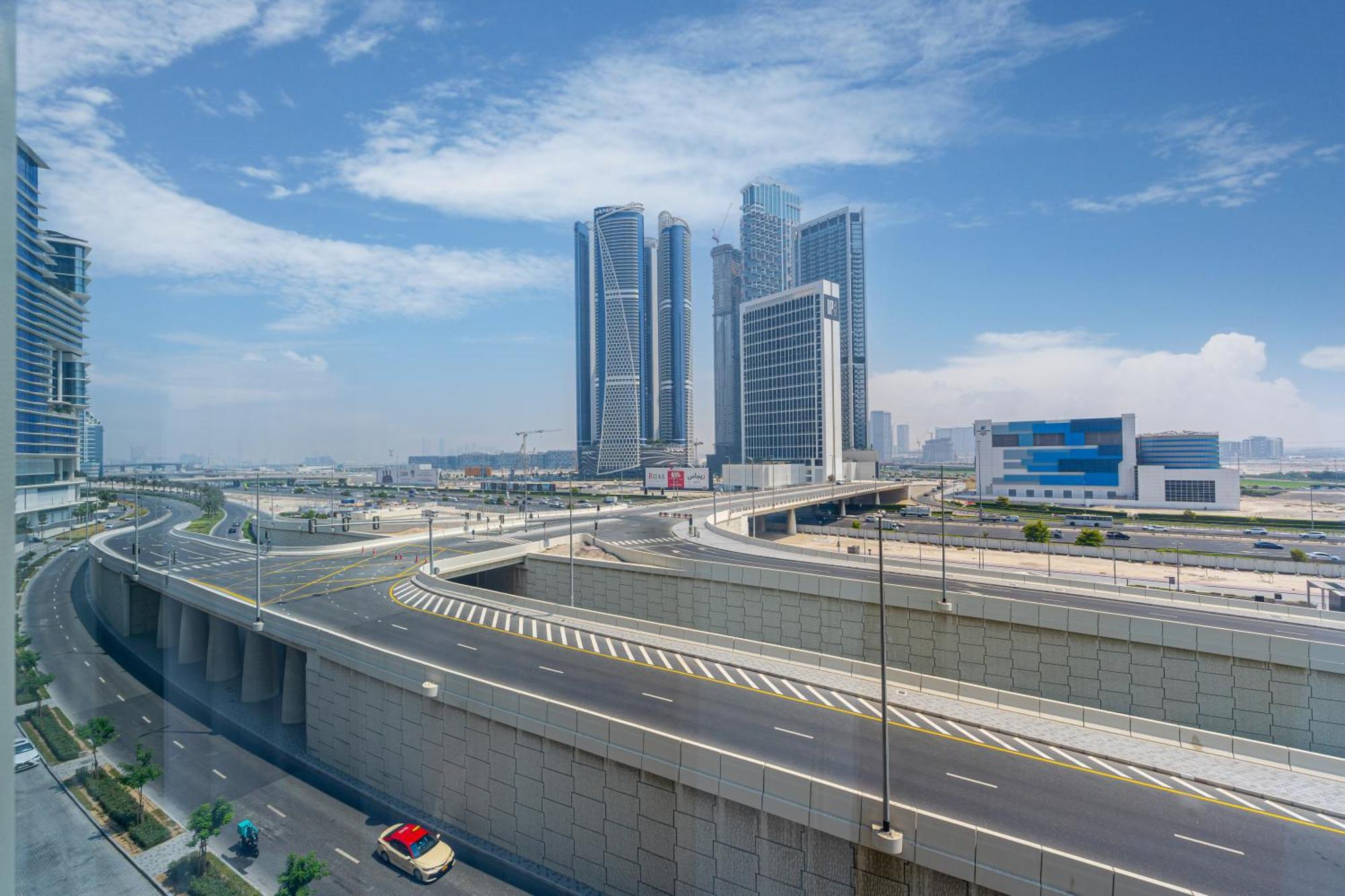 Savis Homes Iconic In Prime Location * Dubai