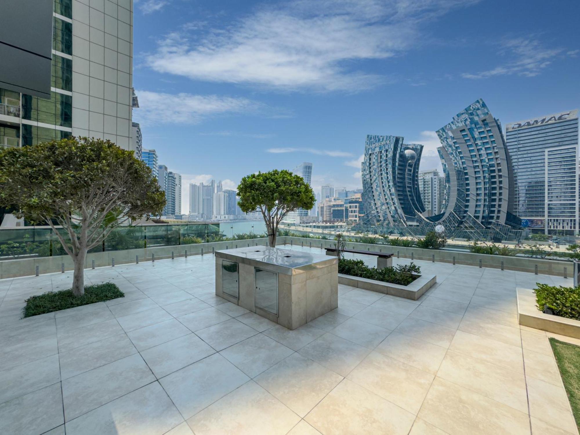 Savis Homes Iconic In Prime Location Apartment *