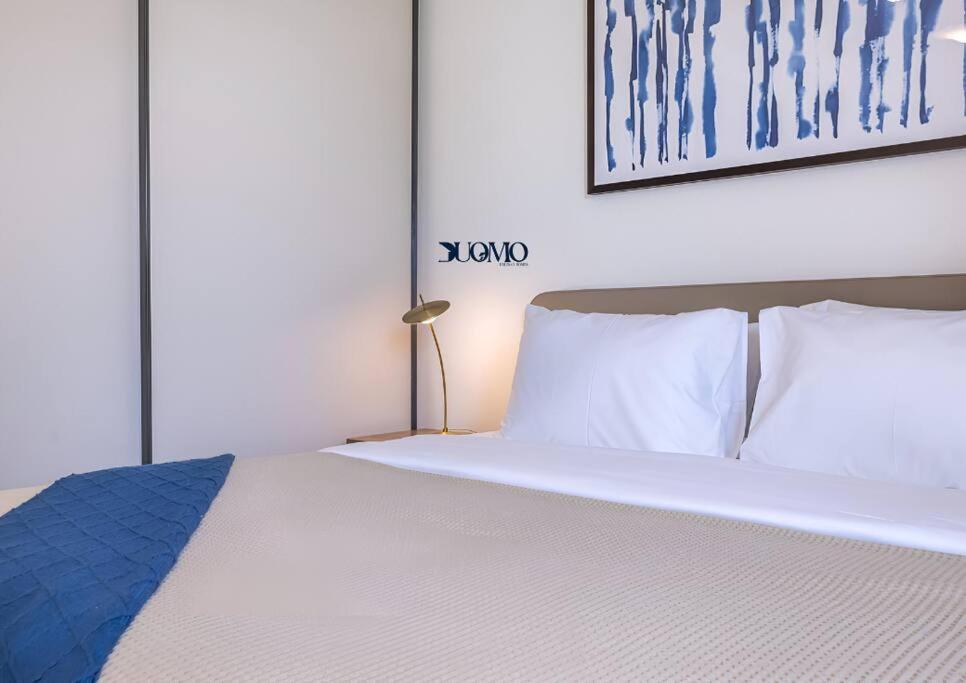 Myduomo- Stylish 1br, Park & Community Views-209 Tatil Evi Dubai