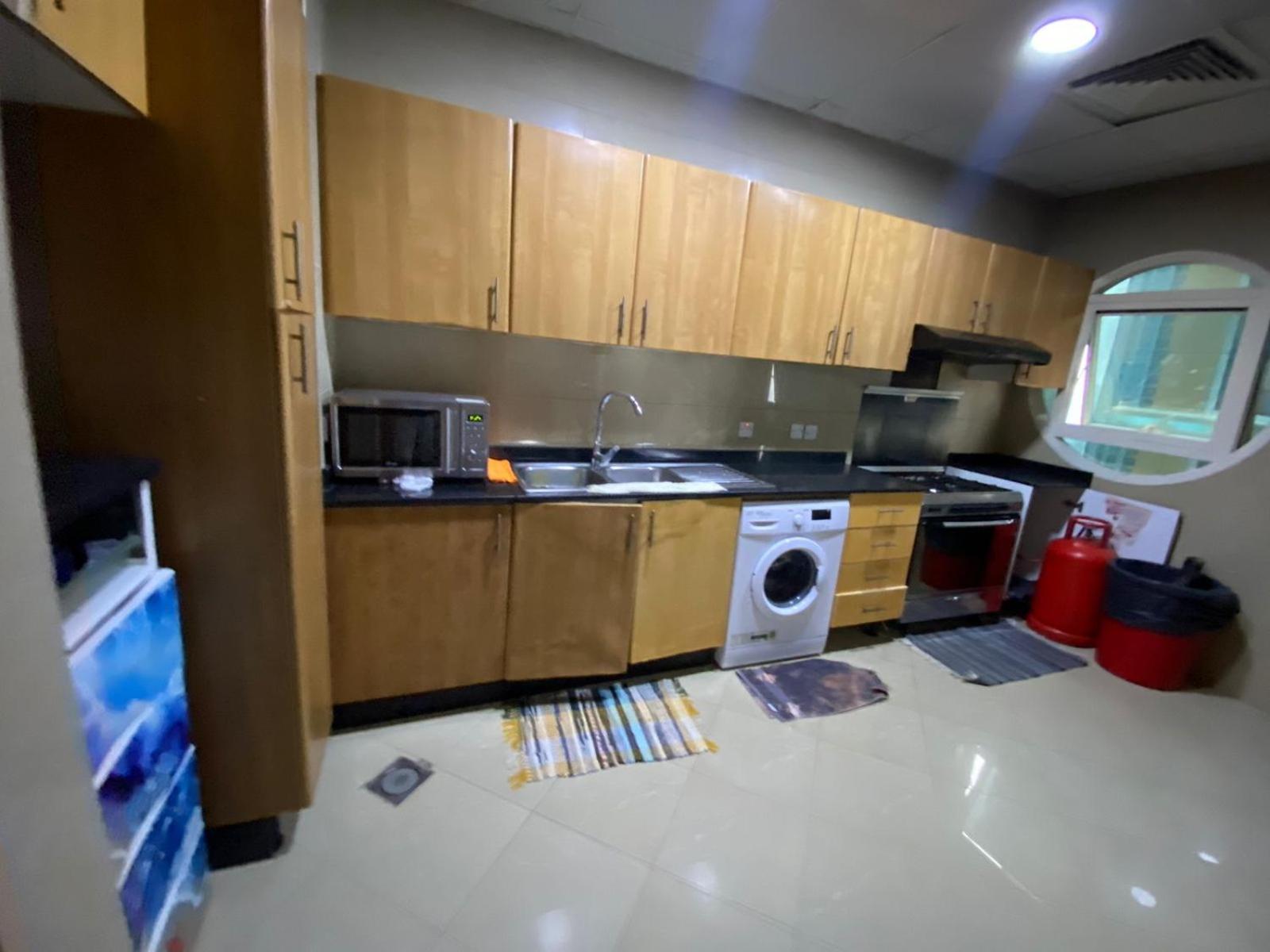 Apartment Lovely Spacious For Ladies In Marina للفتيات فقط Dubai
