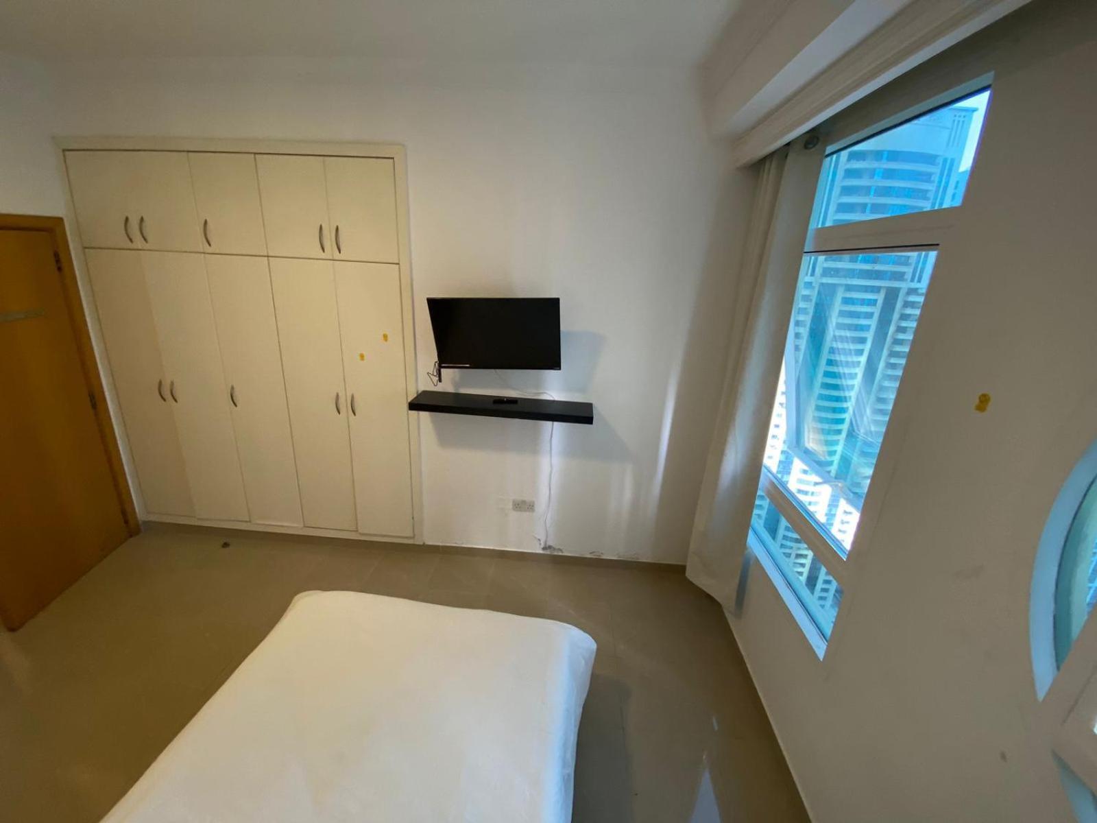 Lovely Spacious For Ladies In Marina للفتيات فقط Dubai