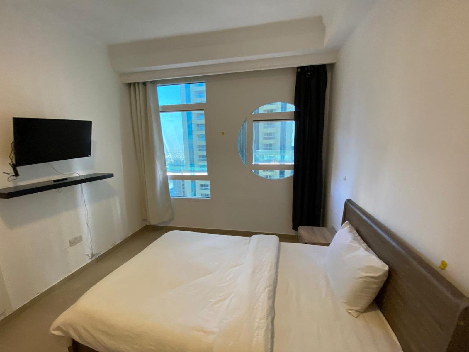 Lovely Spacious For Ladies In Marina للفتيات فقط Apartment