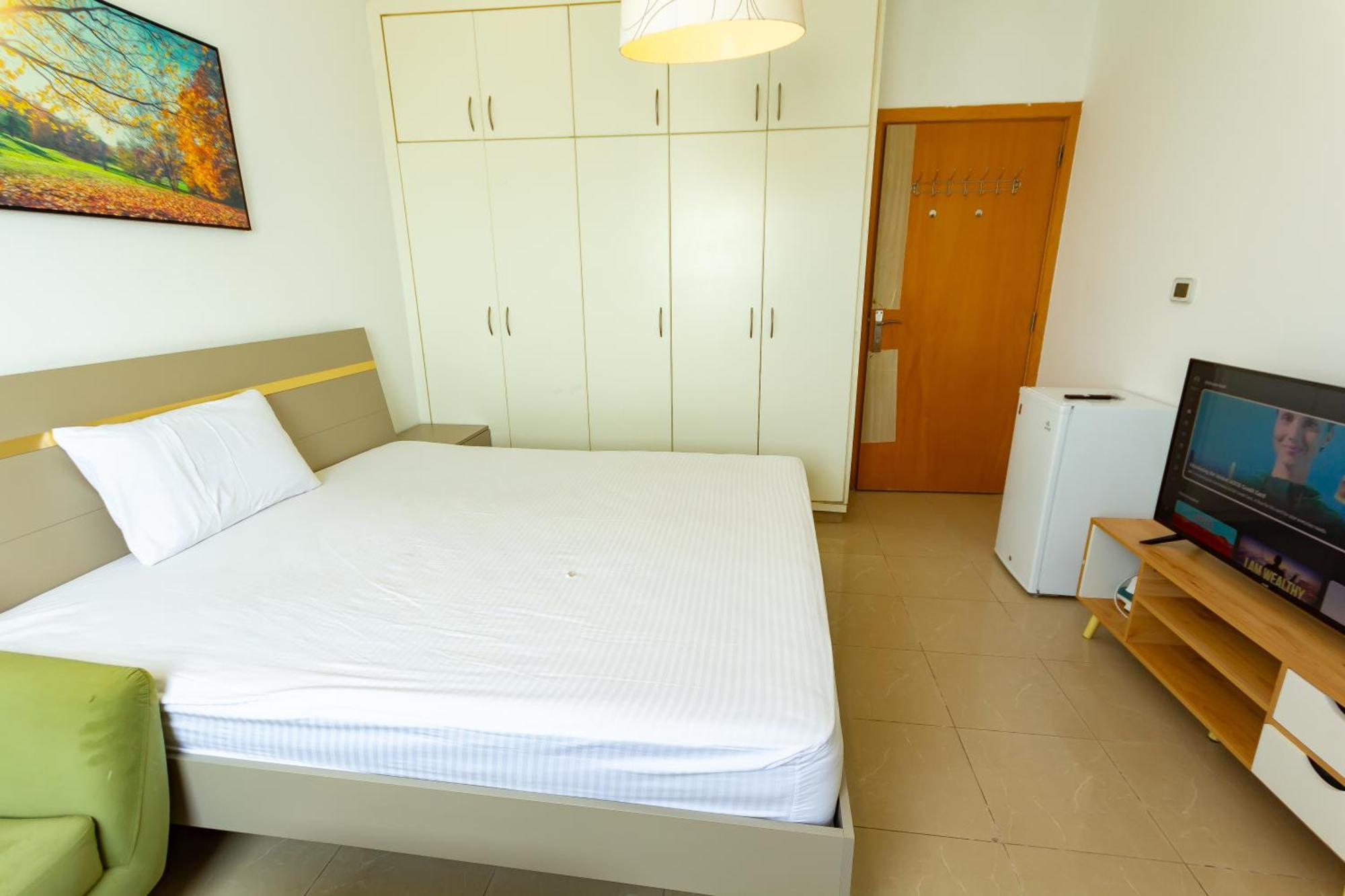 Lovely Spacious For Ladies In Marina للفتيات فقط Apartment *