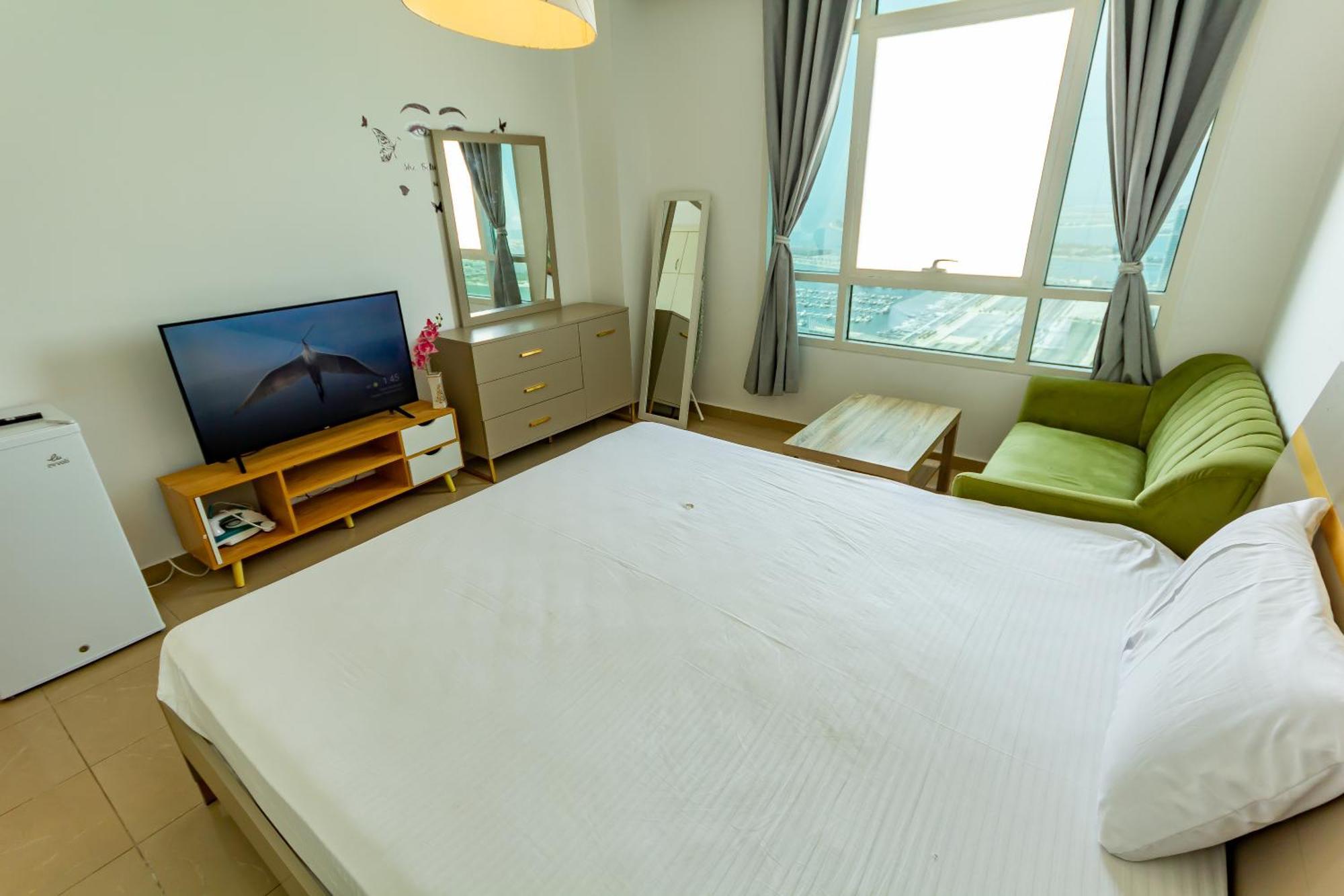 Apartment Lovely Spacious For Ladies In Marina للفتيات فقط