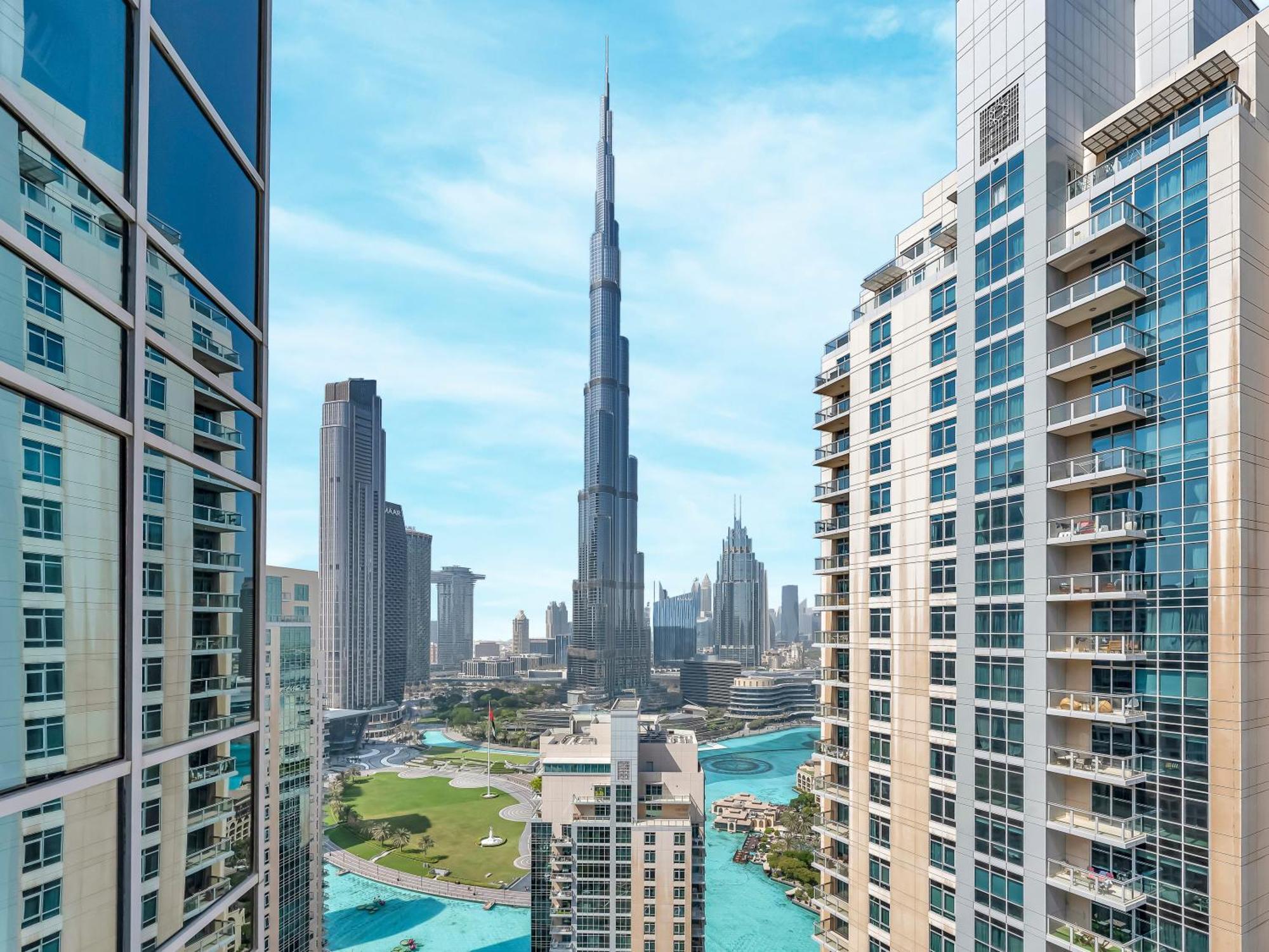 Luxe 4 Bedroom I Burj Khalifa & Fountain Views I Free Gym, Pool, Parking, Wi-fi And Ps5 I By Skyline Serenity Dubai