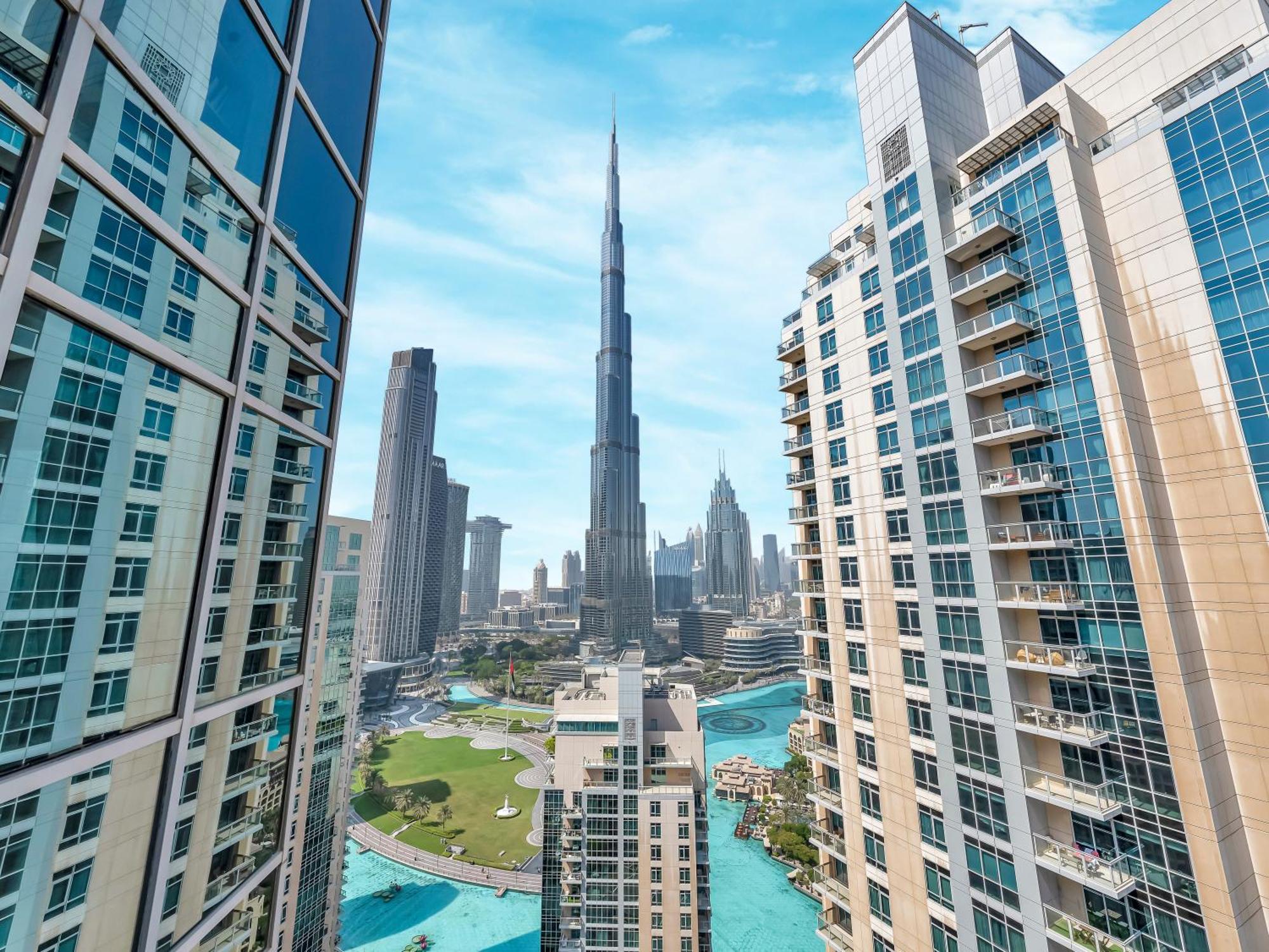 Luxe 4 Bedroom I Burj Khalifa & Fountain Views I Free Gym, Pool, Parking, Wi-fi And Ps5 I By Skyline Serenity Apartamento *