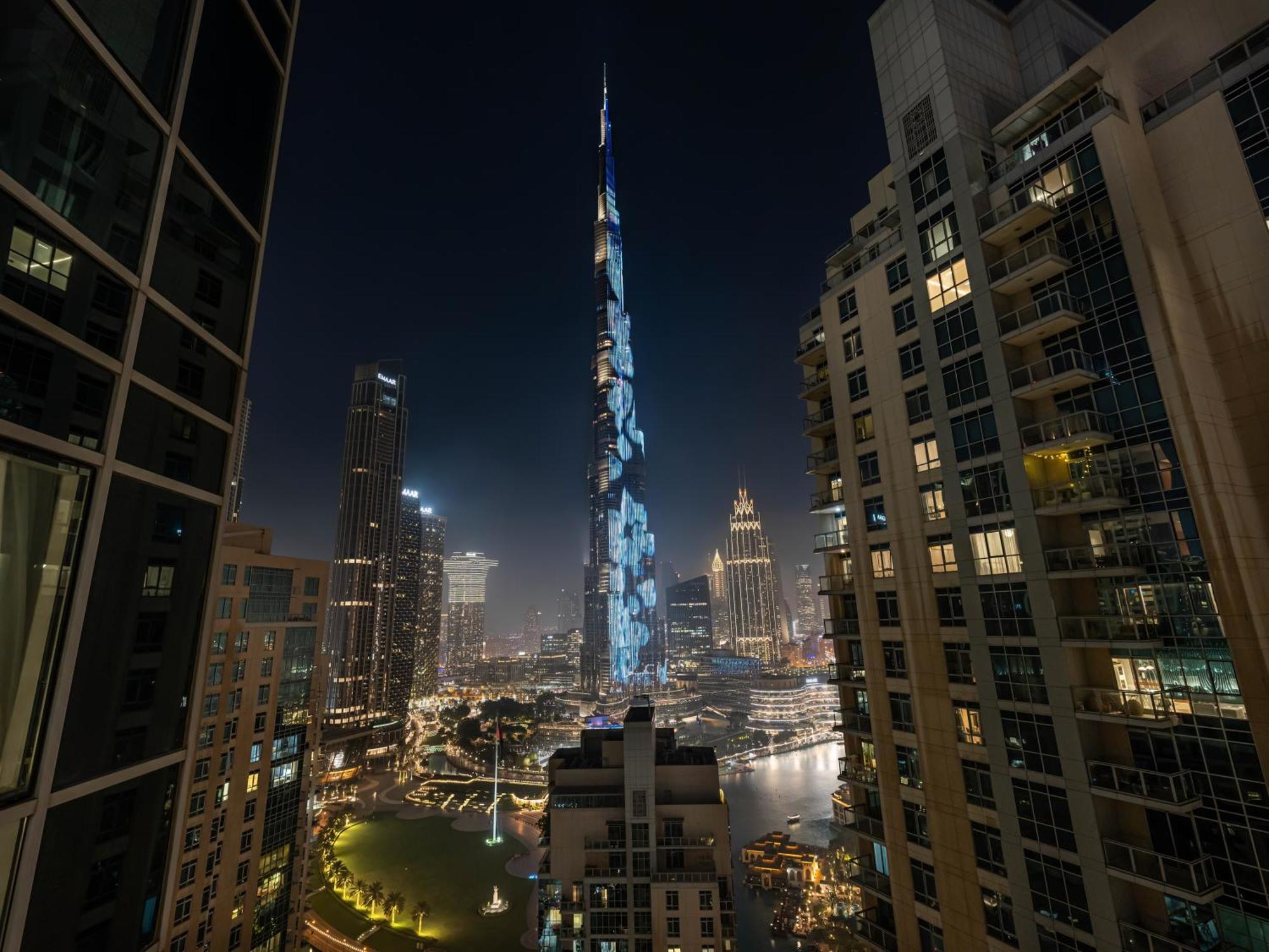 Apartamento Luxe 4 Bedroom I Burj Khalifa & Fountain Views I Free Gym, Pool, Parking, Wi-fi And Ps5 I By Skyline Serenity Dubai