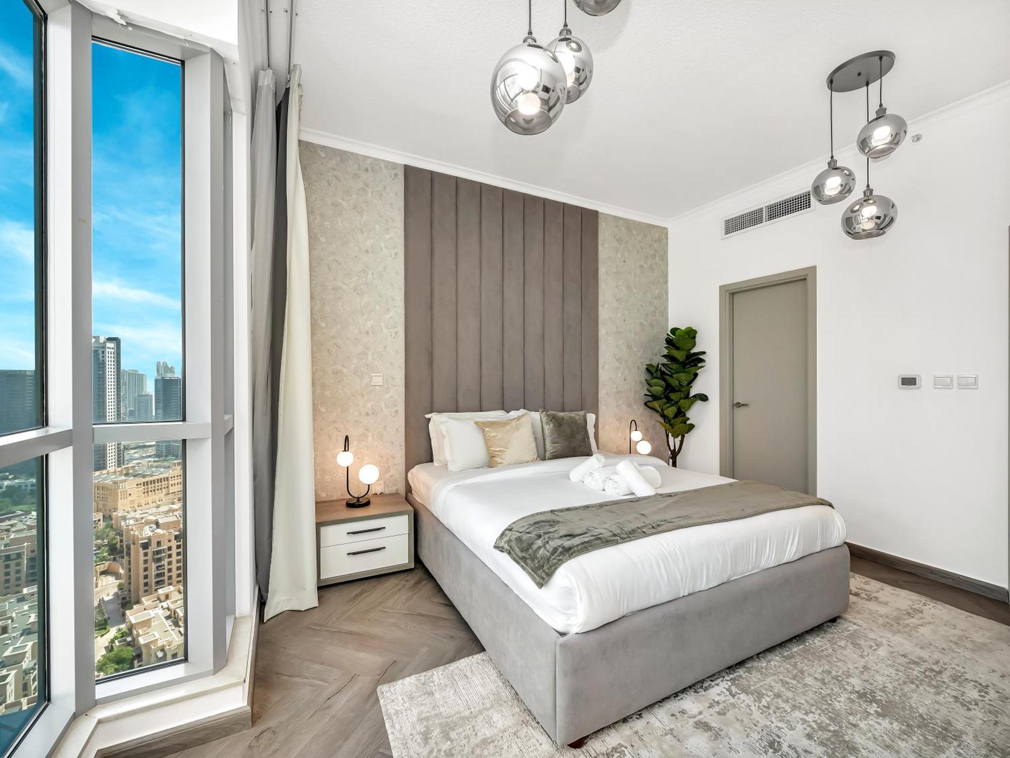Luxe 4 Bedroom I Burj Khalifa & Fountain Views I Free Gym, Pool, Parking, Wi-fi And Ps5 I By Skyline Serenity