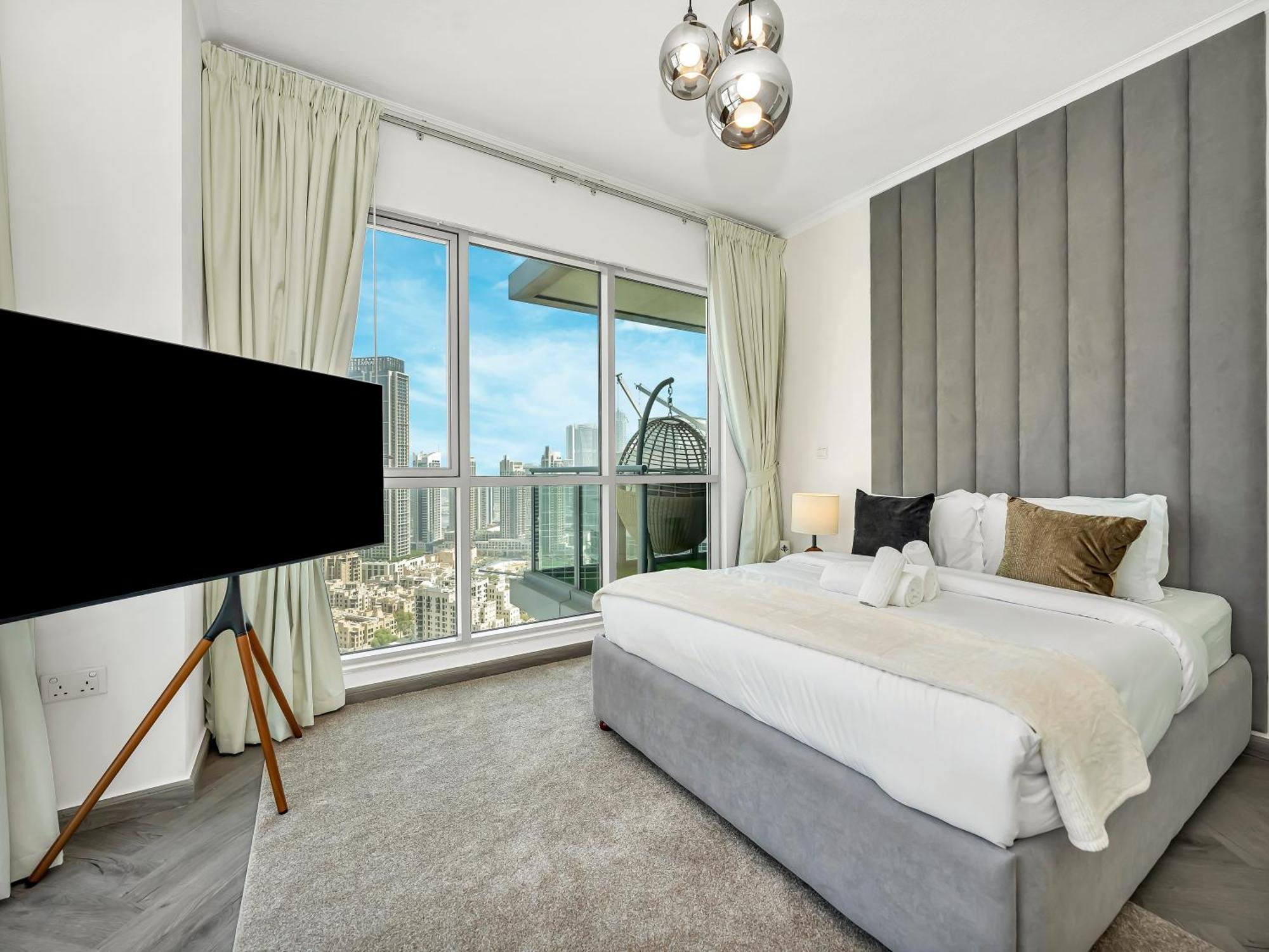 Luxe 4 Bedroom I Burj Khalifa & Fountain Views I Free Gym, Pool, Parking, Wi-fi And Ps5 I By Skyline Serenity Apartamento *
