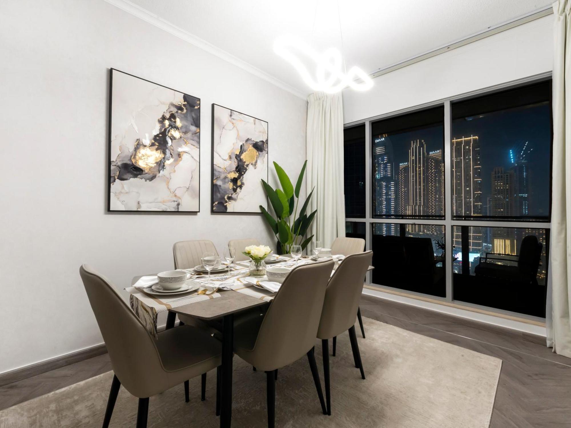 Luxe 4 Bedroom I Burj Khalifa & Fountain Views I Free Gym, Pool, Parking, Wi-fi And Ps5 I By Skyline Serenity *