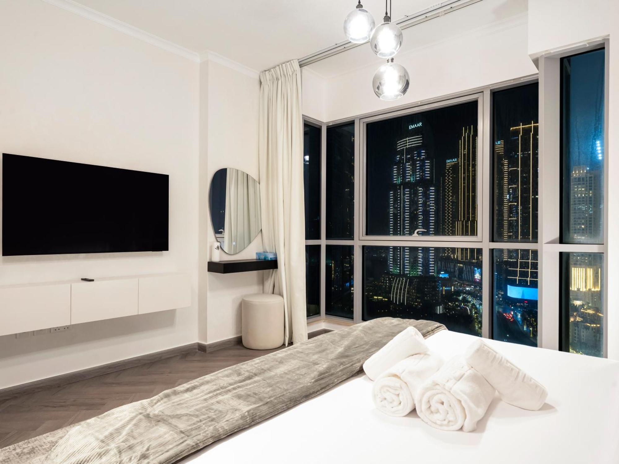 Apartamento Luxe 4 Bedroom I Burj Khalifa & Fountain Views I Free Gym, Pool, Parking, Wi-fi And Ps5 I By Skyline Serenity