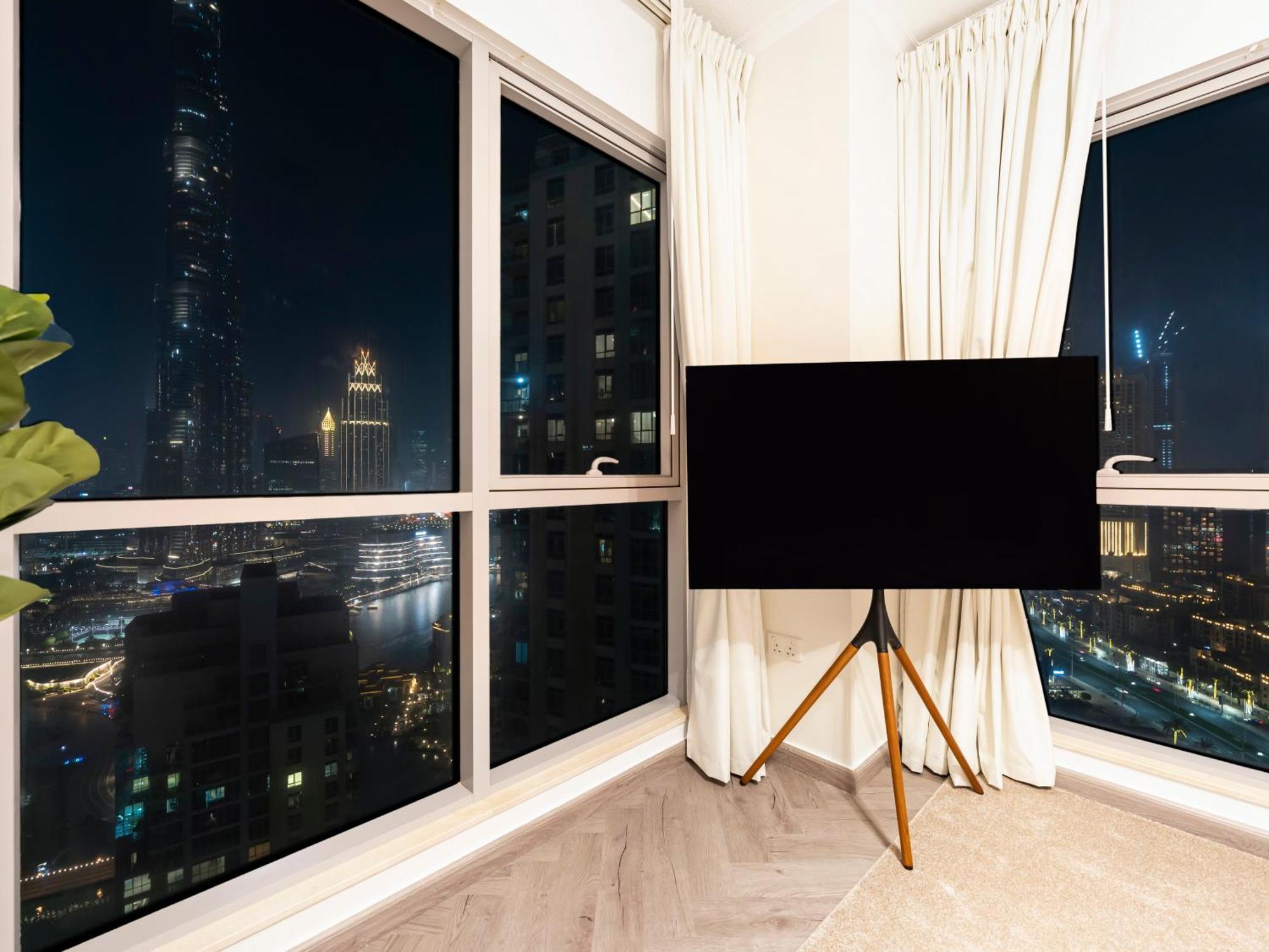 Luxe 4 Bedroom I Burj Khalifa & Fountain Views I Free Gym, Pool, Parking, Wi-fi And Ps5 I By Skyline Serenity Apartamento