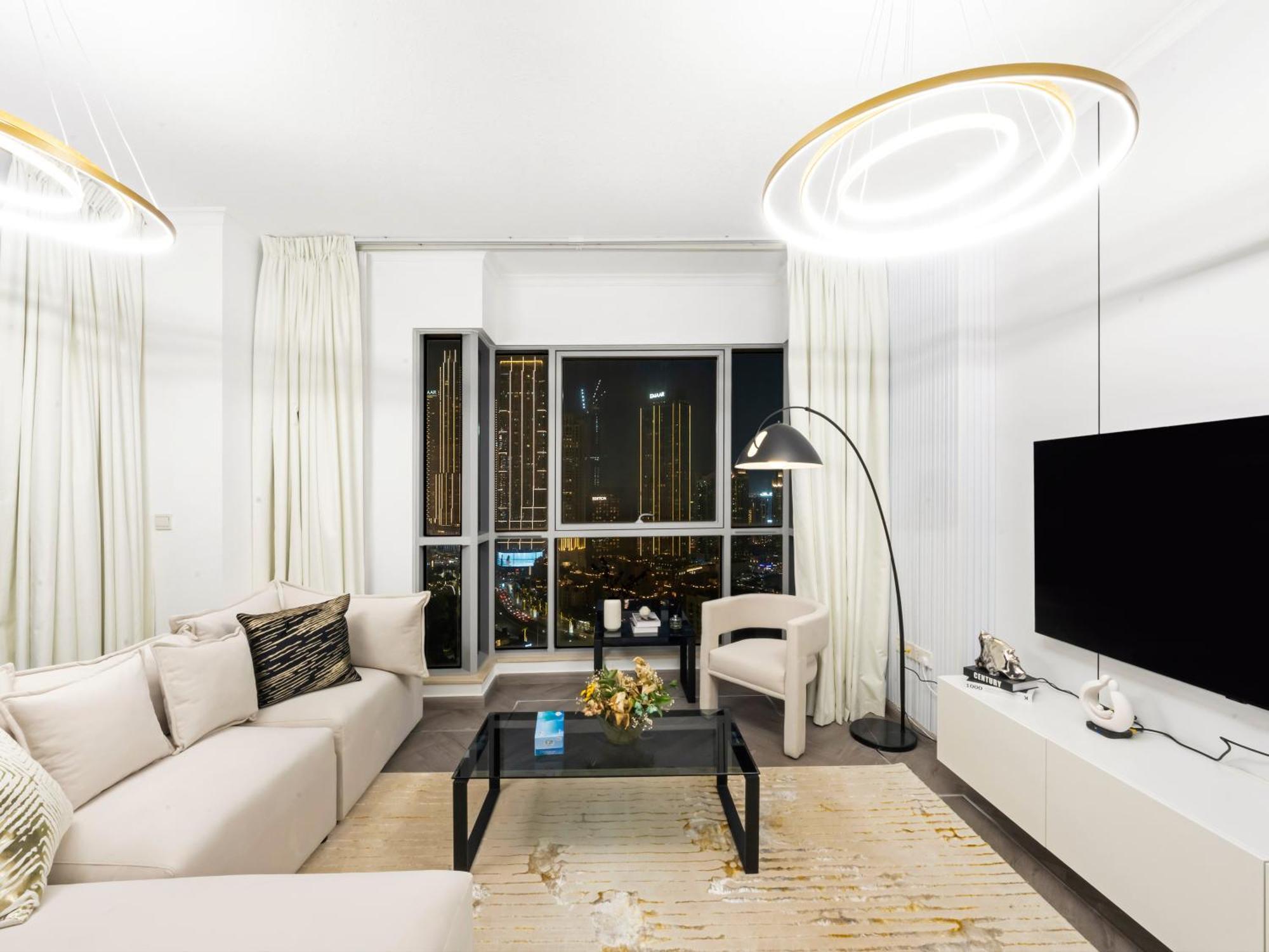 Luxe 4 Bedroom I Burj Khalifa & Fountain Views I Free Gym, Pool, Parking, Wi-fi And Ps5 I By Skyline Serenity *