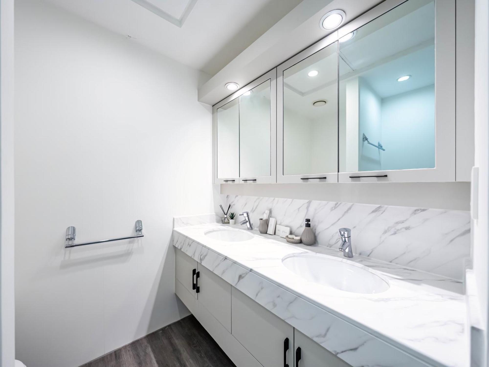 Luxe 4 Bedroom I Burj Khalifa & Fountain Views I Free Gym, Pool, Parking, Wi-fi And Ps5 I By Skyline Serenity Apartamento *