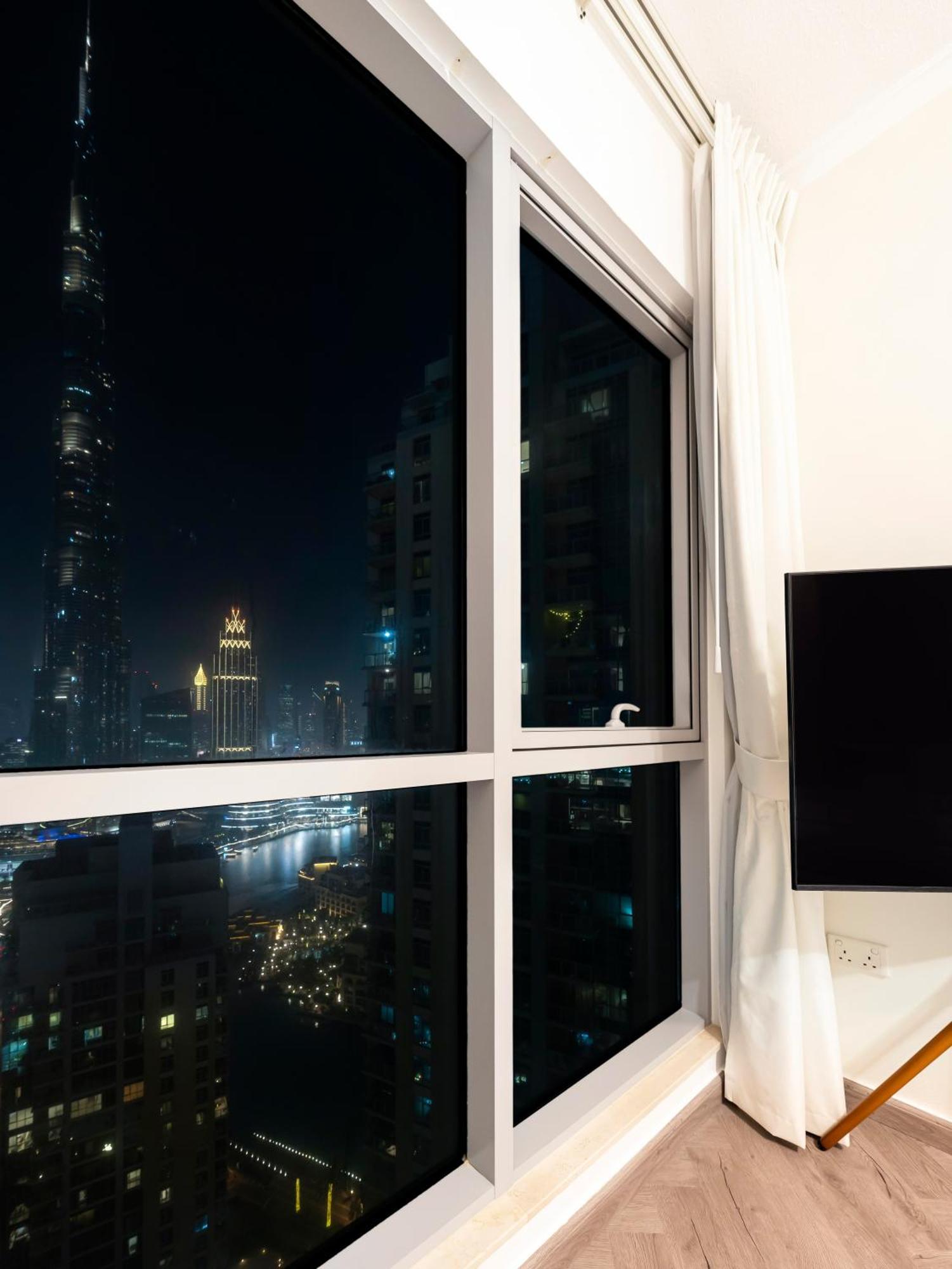 Apartamento Luxe 4 Bedroom I Burj Khalifa & Fountain Views I Free Gym, Pool, Parking, Wi-fi And Ps5 I By Skyline Serenity *